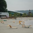 Tourisme: à qui profite la pluie ? La fréquentation des communes touristiques pâtit du mauvais temps. Les vacanciers déjà partis cherchent pour leur part à s’occuper.
