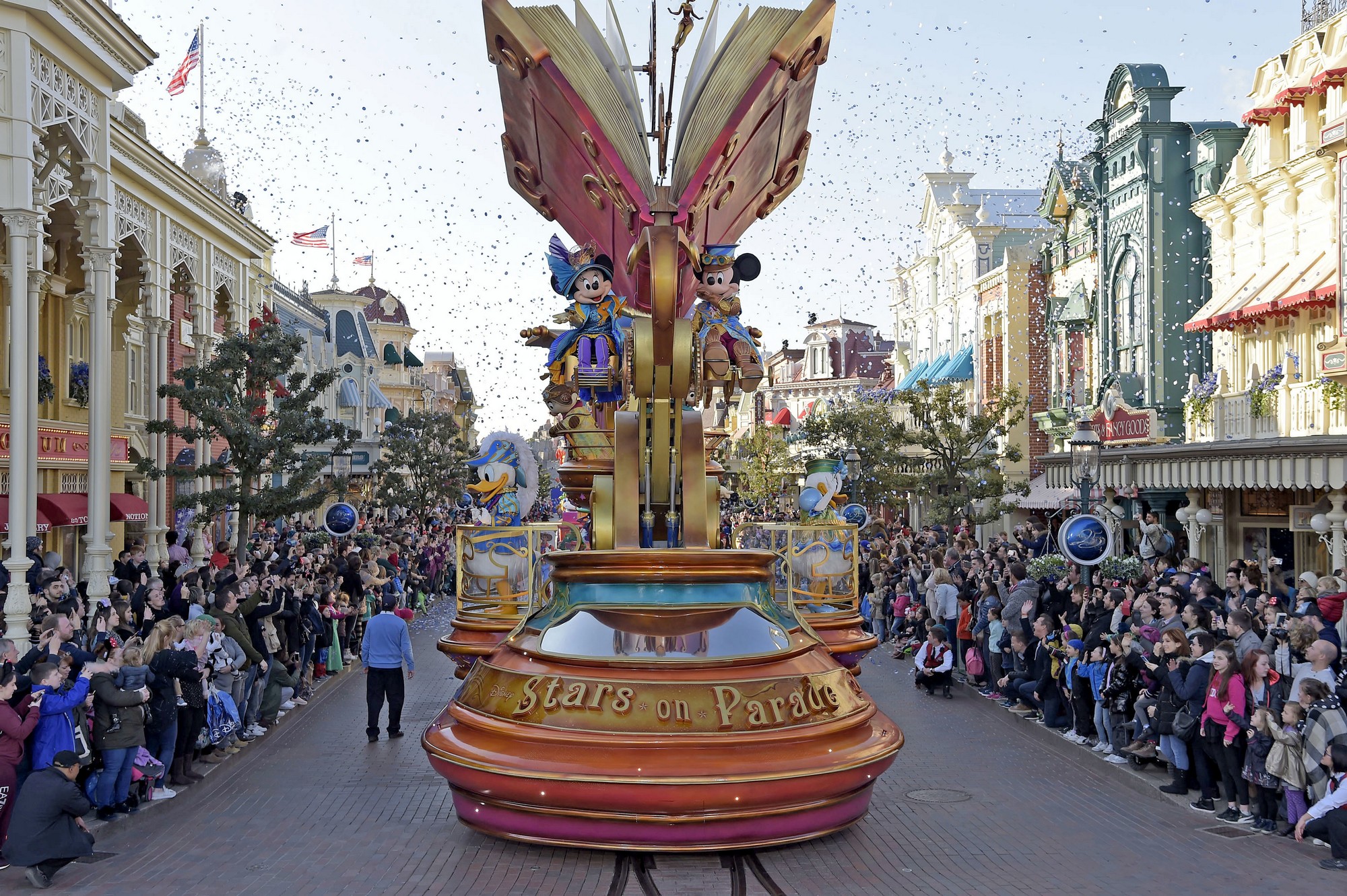 Disney Stars on Parade - Mickey - Disneyland Paris