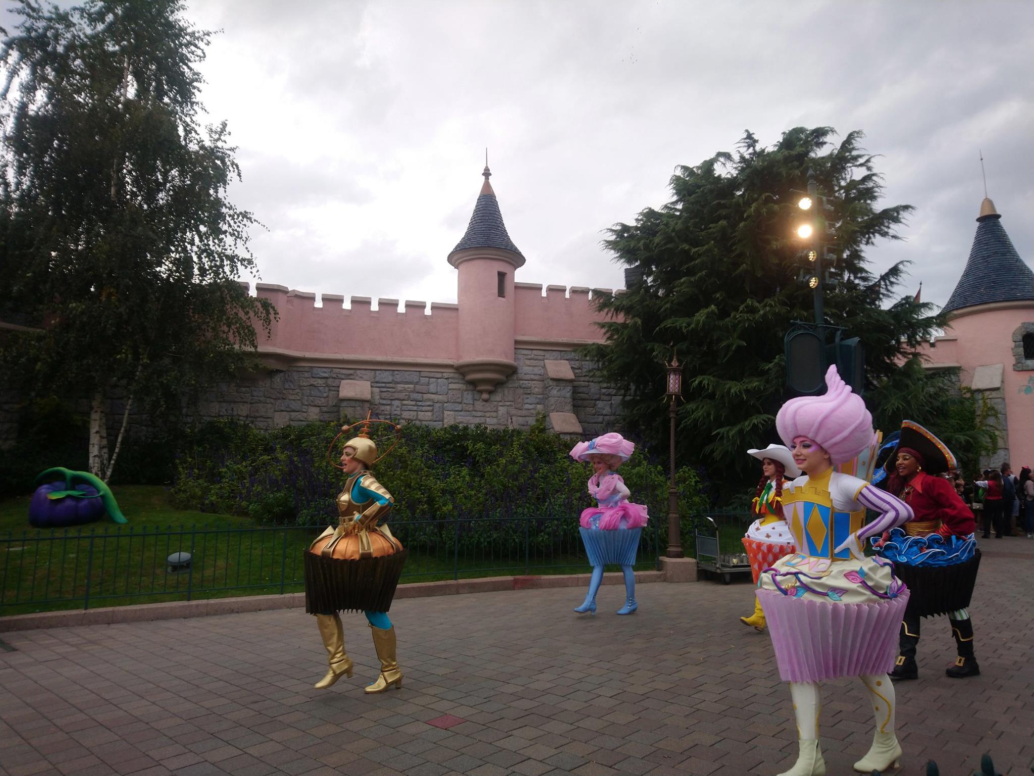 Pré-parade La fête d'anniversaire sucrée de Mickey - Disneyland Paris