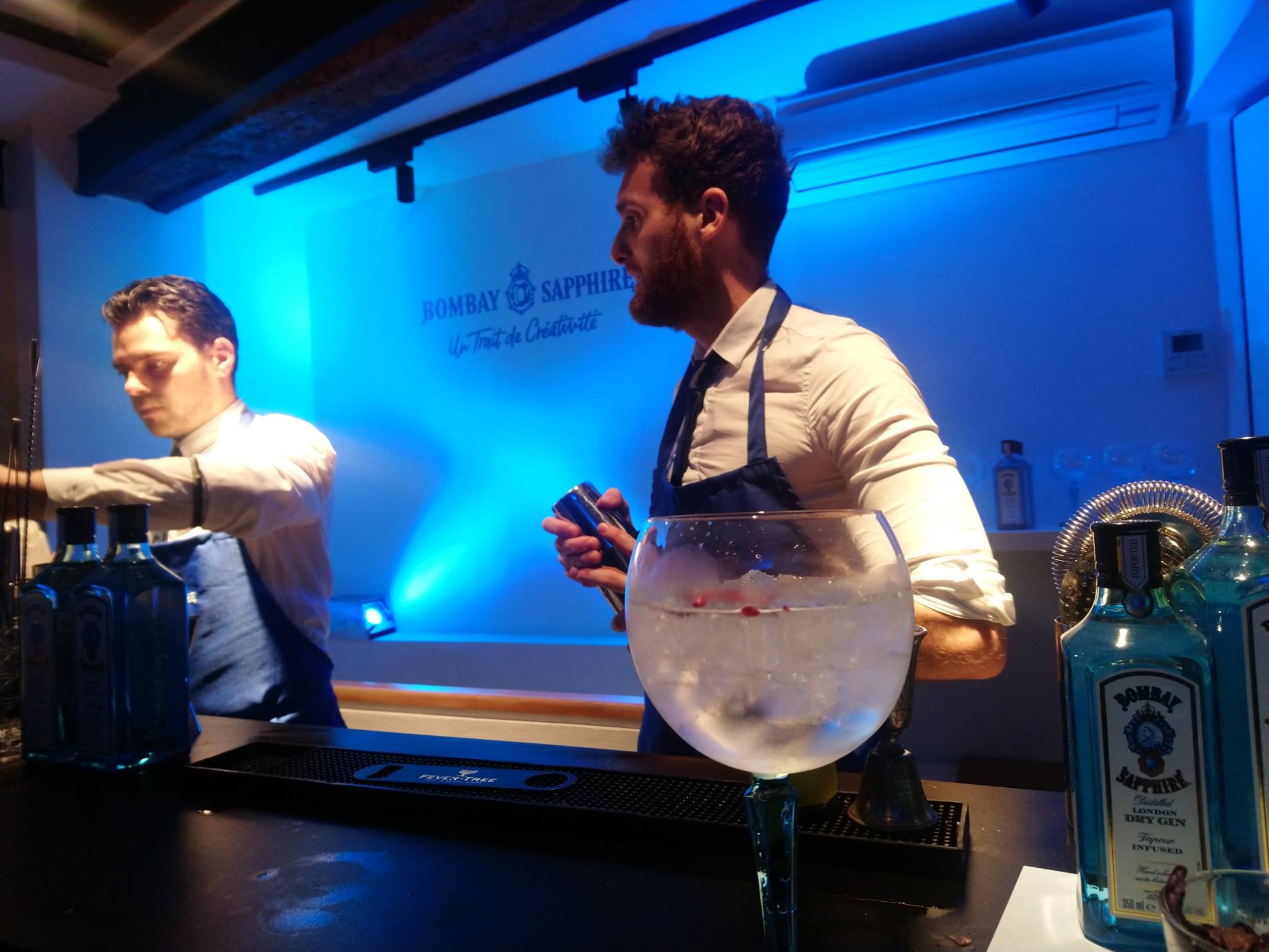 Gin Bombay Sapphire - Bartenders - Canvas Bar Paris