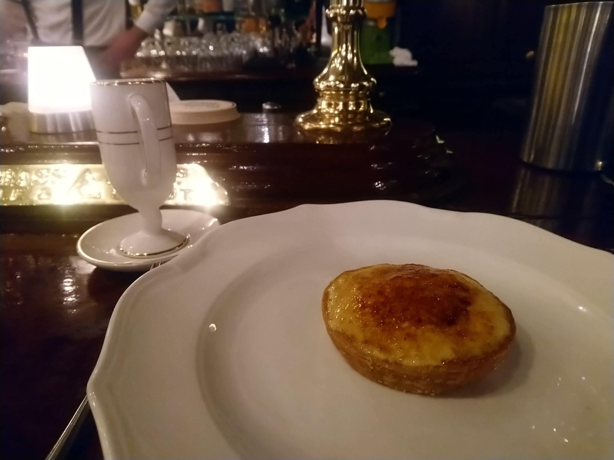 Le Gallopin, Paris : tartelette croustillante, avec sa crème brulée à l'armagnac et ses écorces d'orange