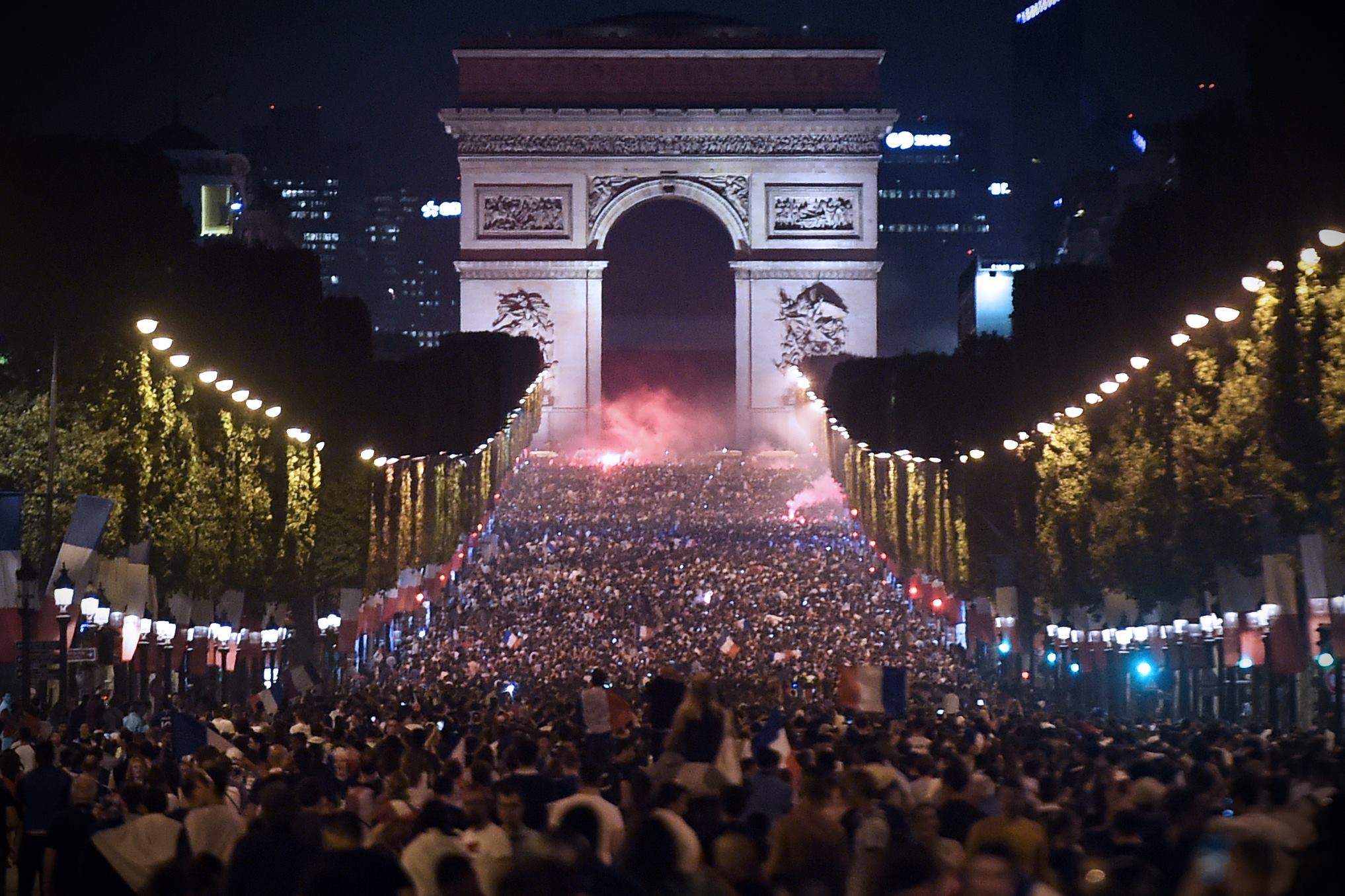 Champs-Elysées - foule match équipe de France