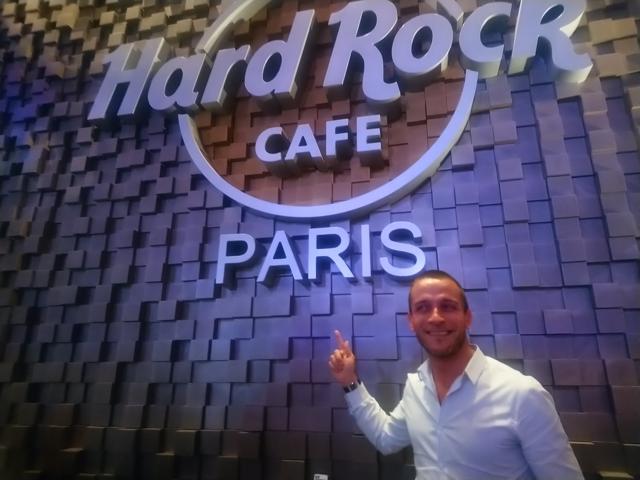 William Vincent, directeur marketing et commercial du Hard Rock Cafe Paris