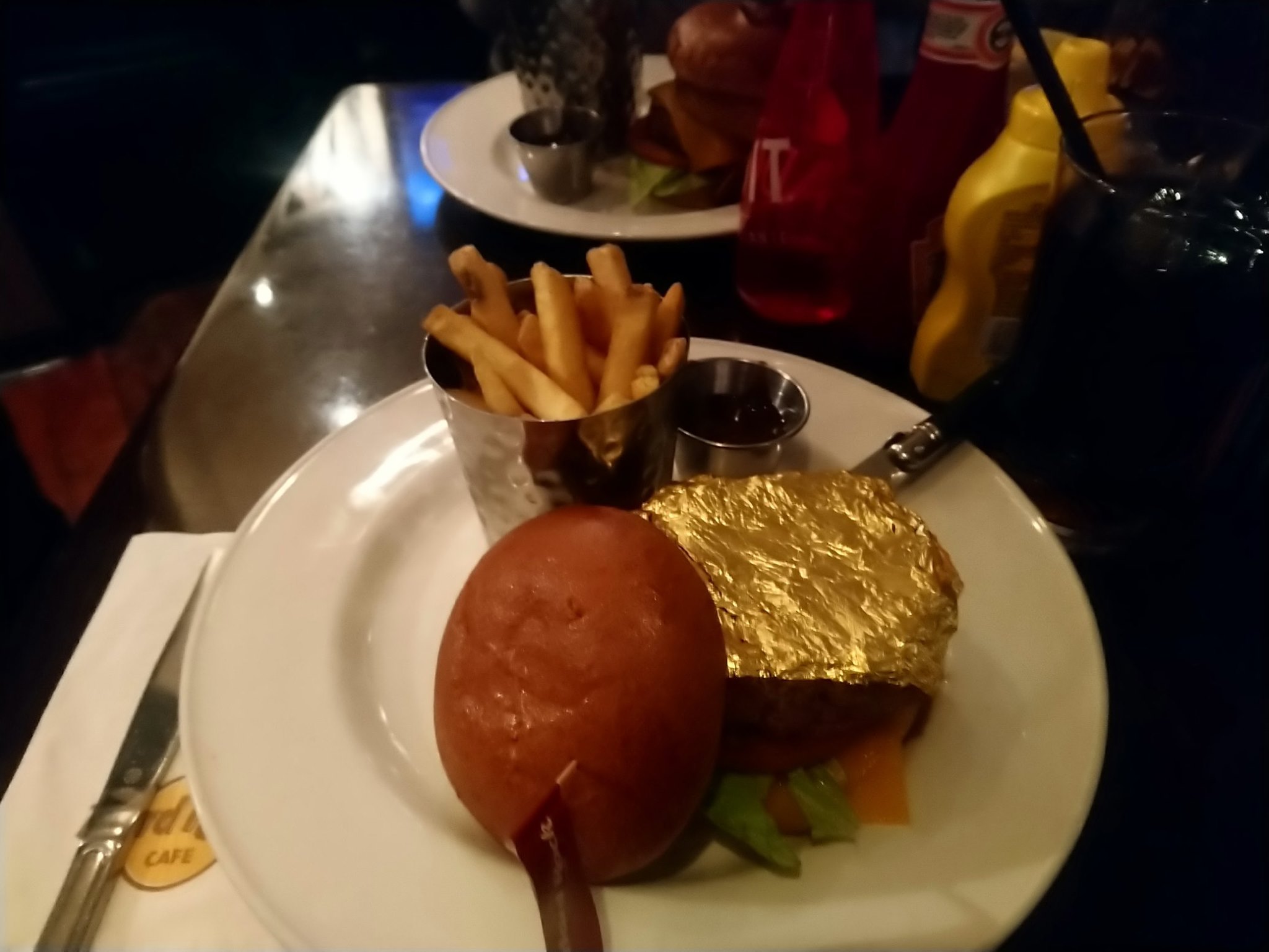 24-Karat burger à la feuille d'or Hard Rock Cafe Paris