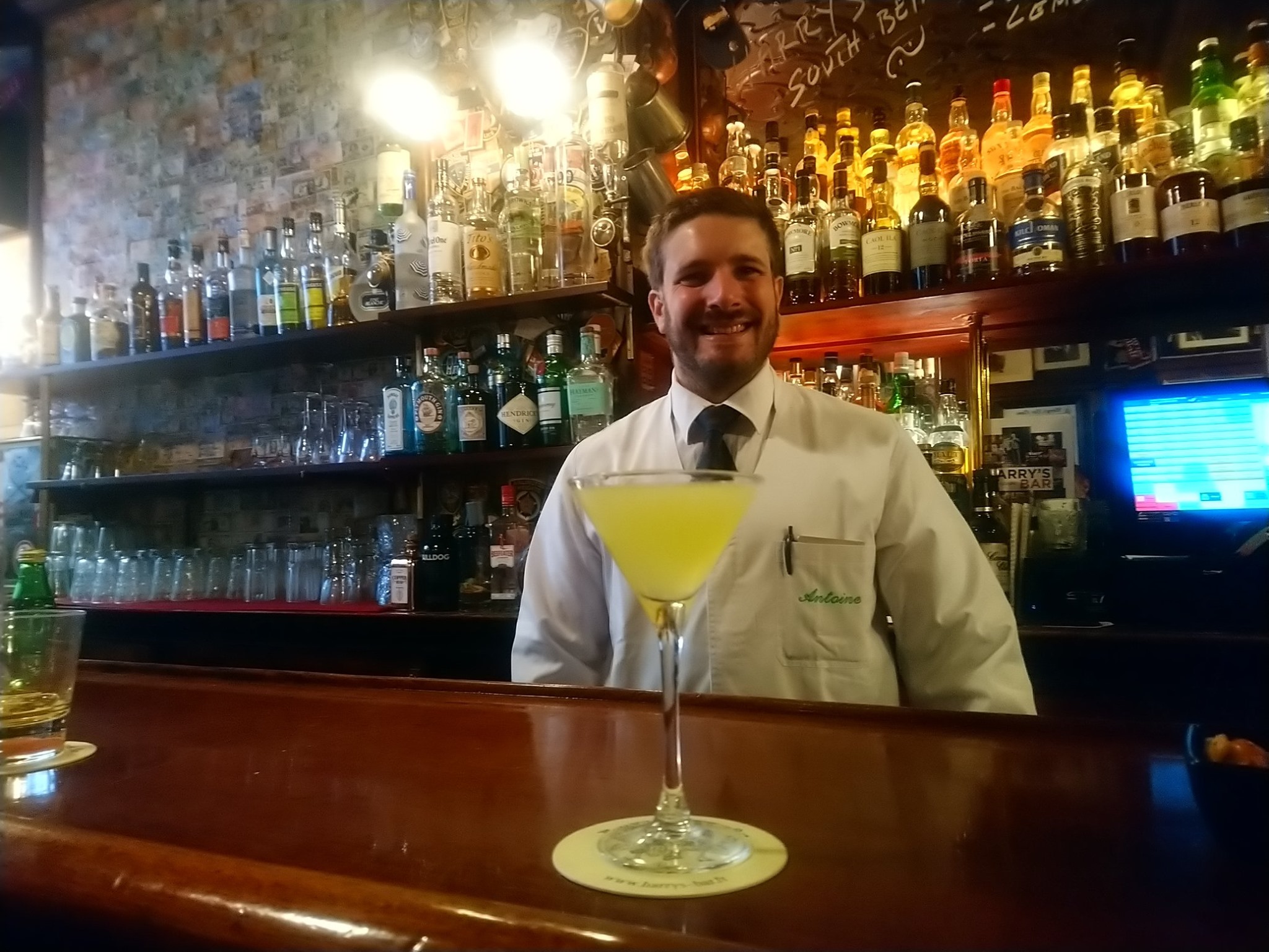 Antoine Dupont, barman au Harry's New York Bar Paris