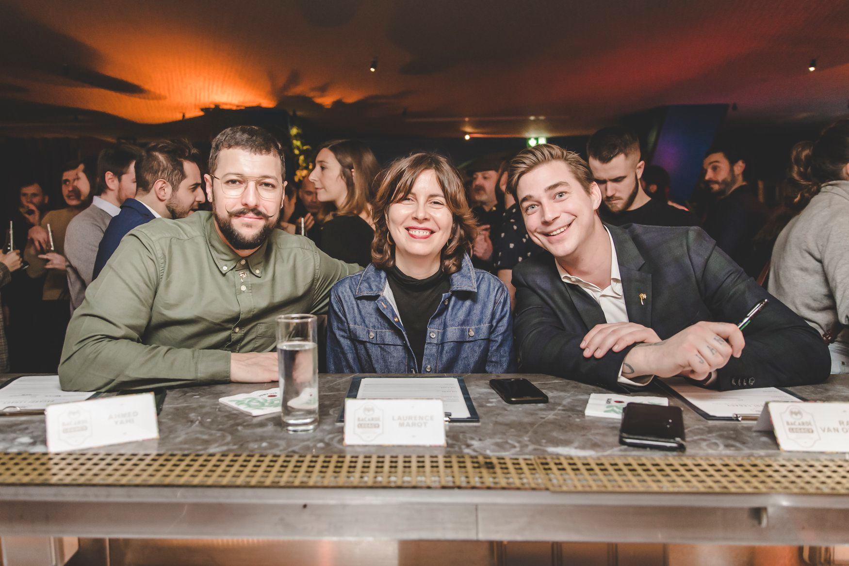 Ahmed Yahi (Café Moderne), Laurence Marot (journaliste) et Ran Van Ongevalle (barman belge), membres du jury de la finale France