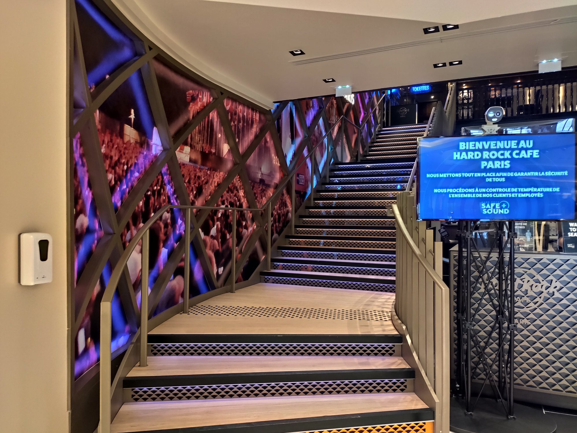 Hard Rock Cafe Paris - Nouvel escalier après rénovation