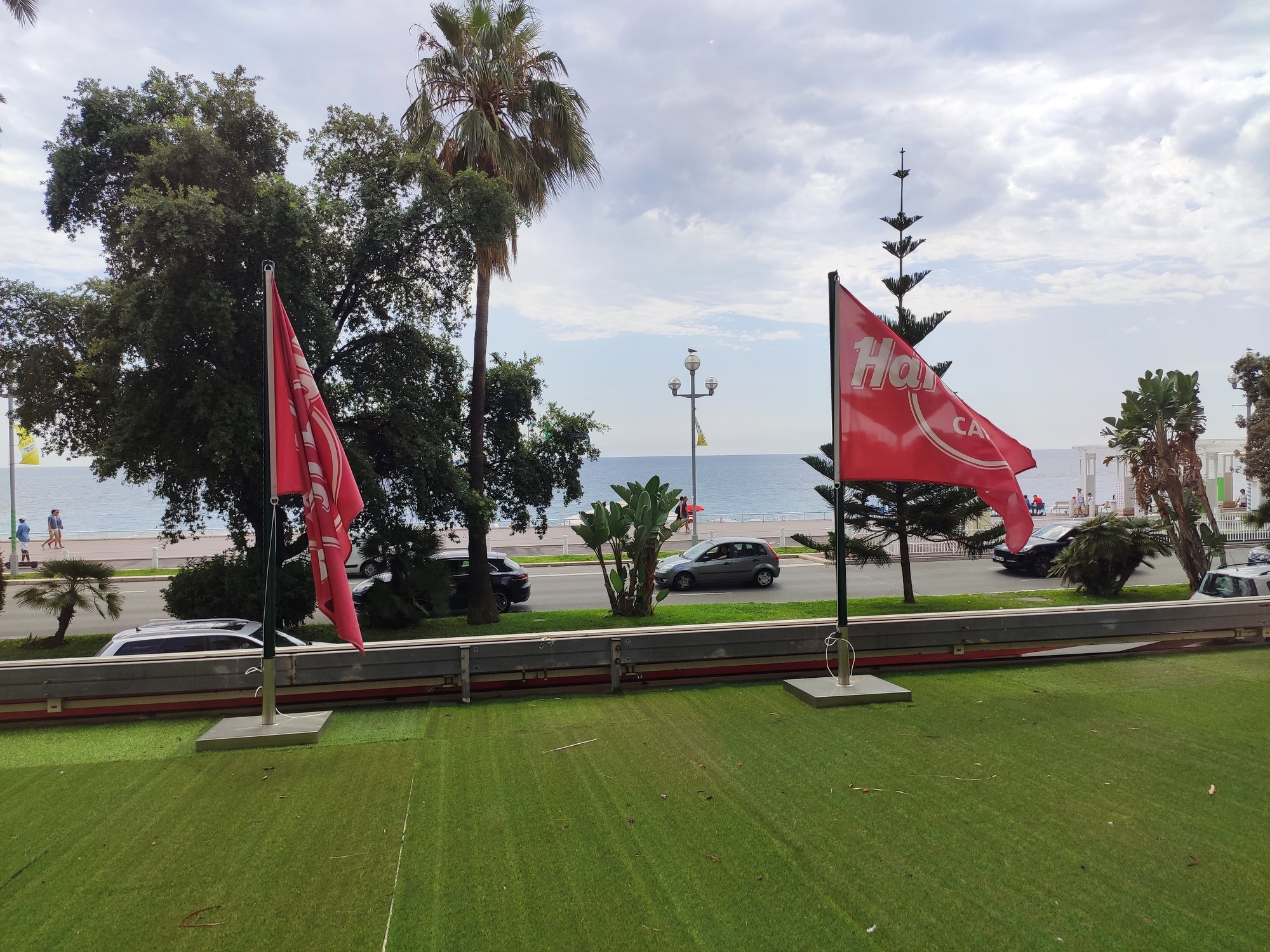 Hard Rock Cafe Nice - Nouveaux drapeaux