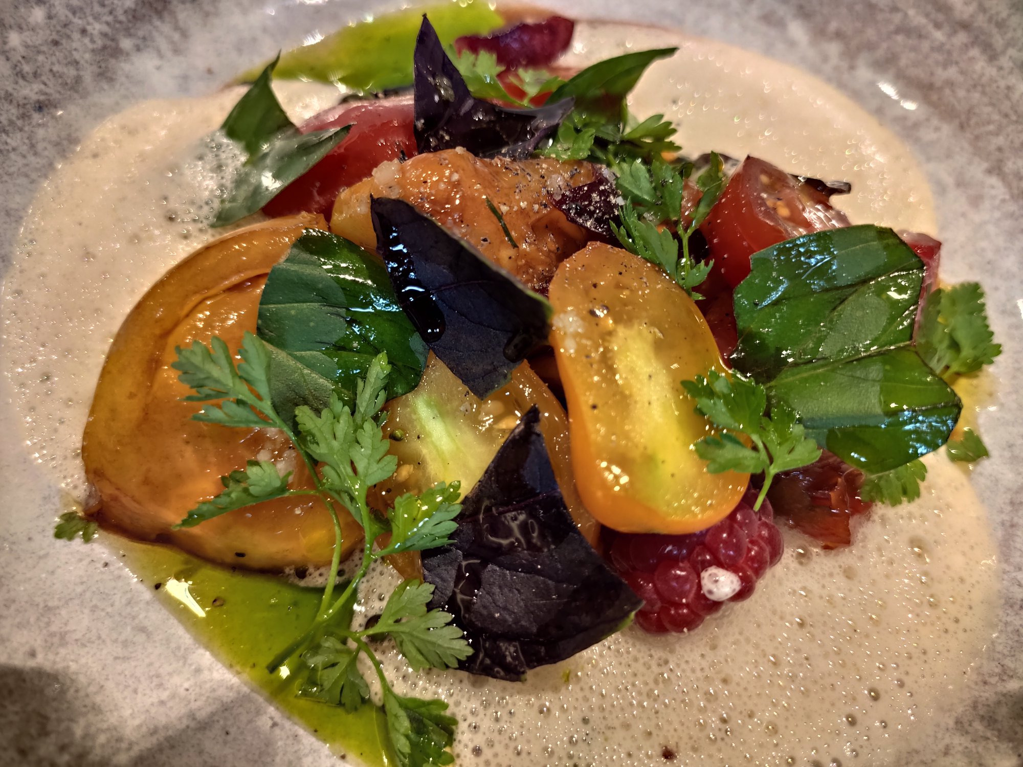 Fleur de Pavé, Paris : tomates du marché et fumé de poisson