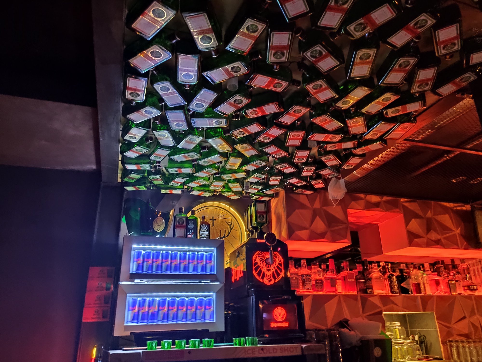 Les Sous-Sols du Coxx - Bar à ccoktails à Fréjus - Jagermeister station