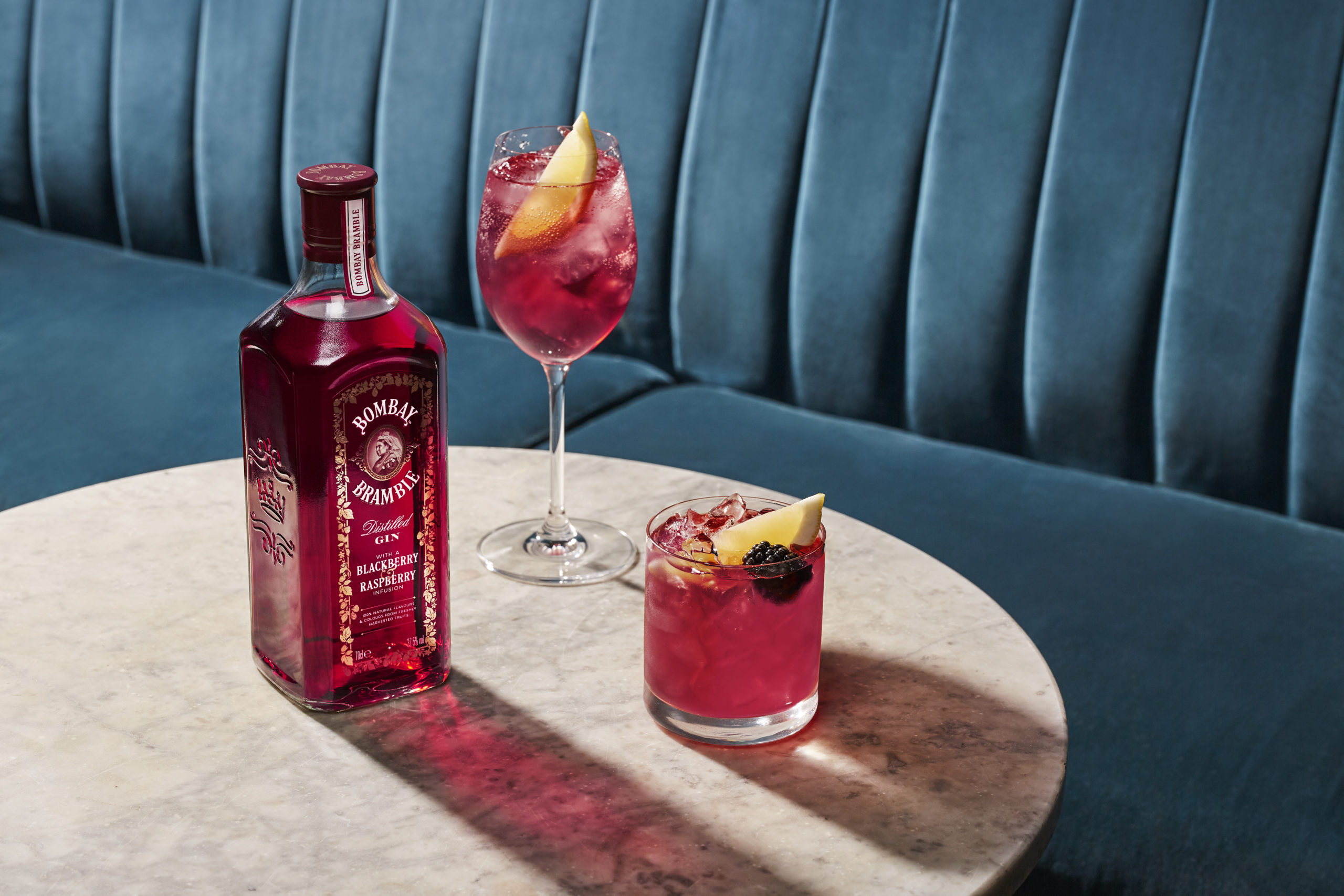 Le gin Bombay Sapphire se pare de fruits rouges