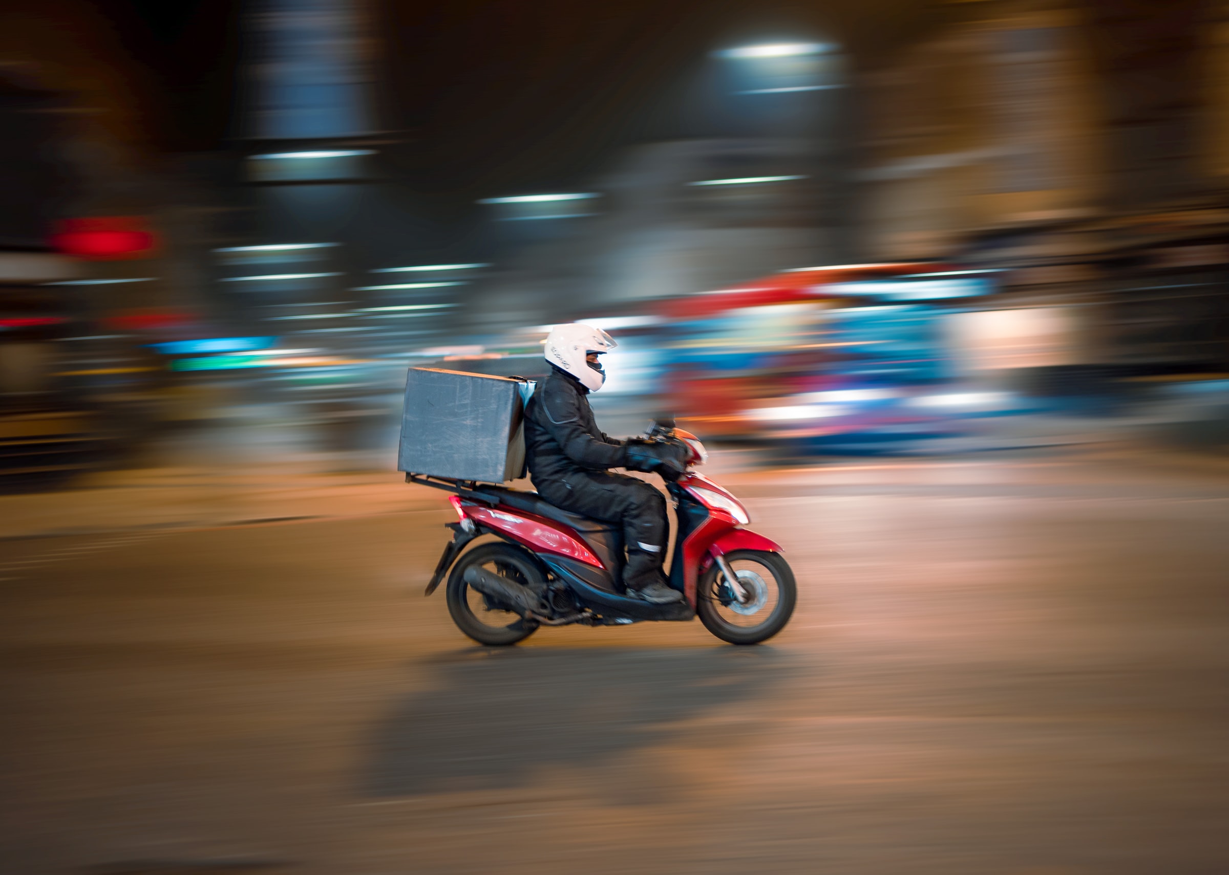 Livreur de repas à moto