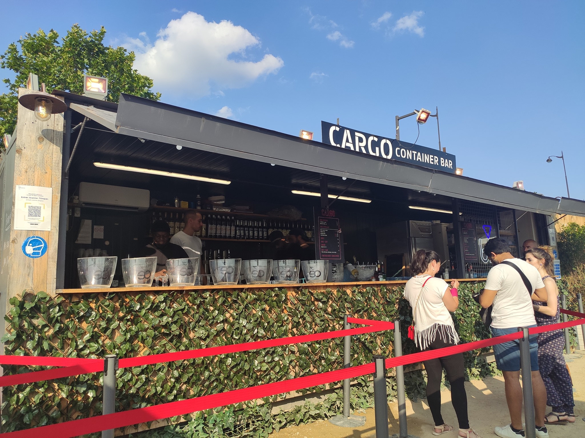 Cargo Container Bar - Paris