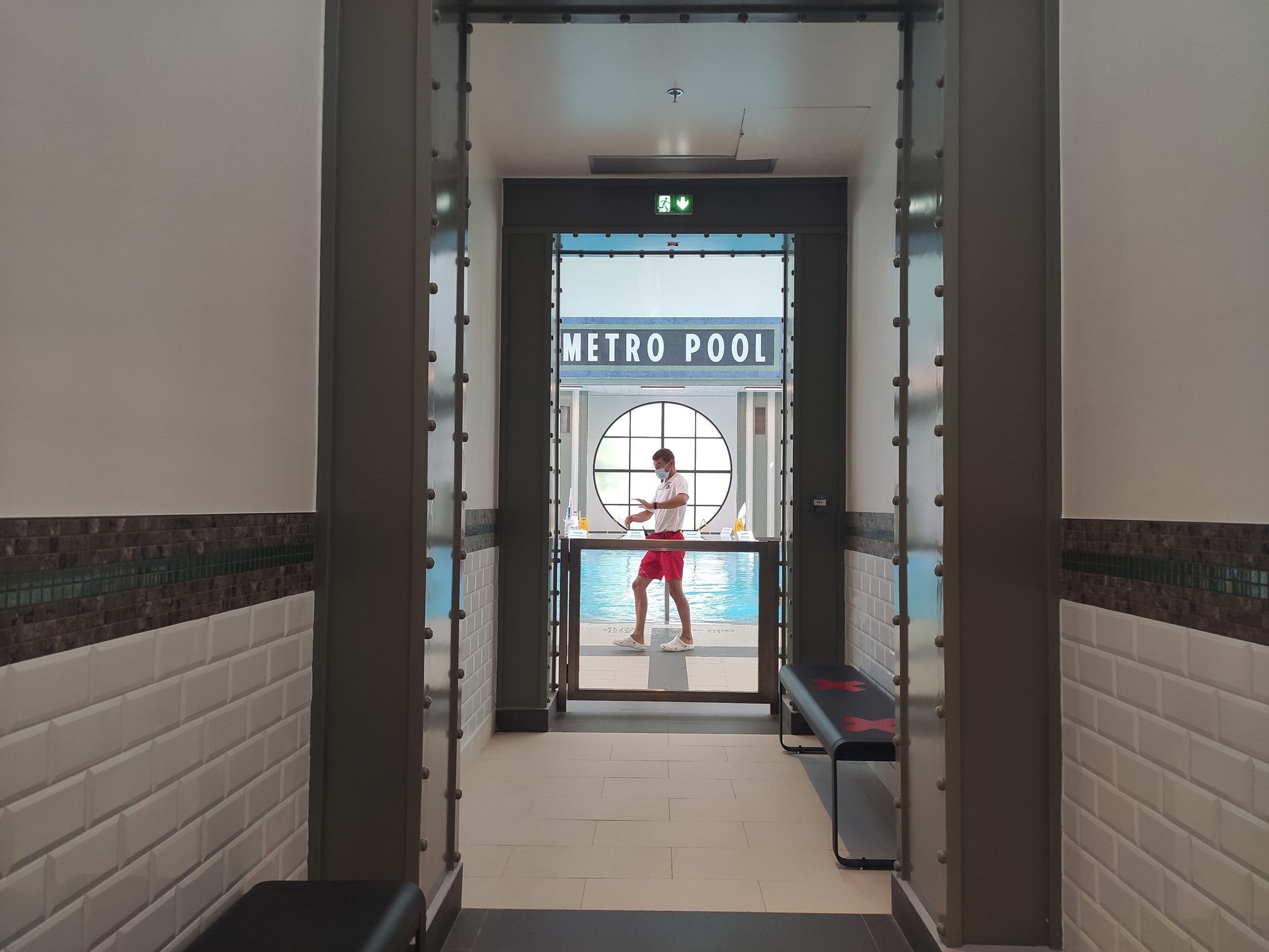 Piscine Metro Pool - Disney's Hotel New York - The Art of Marvel