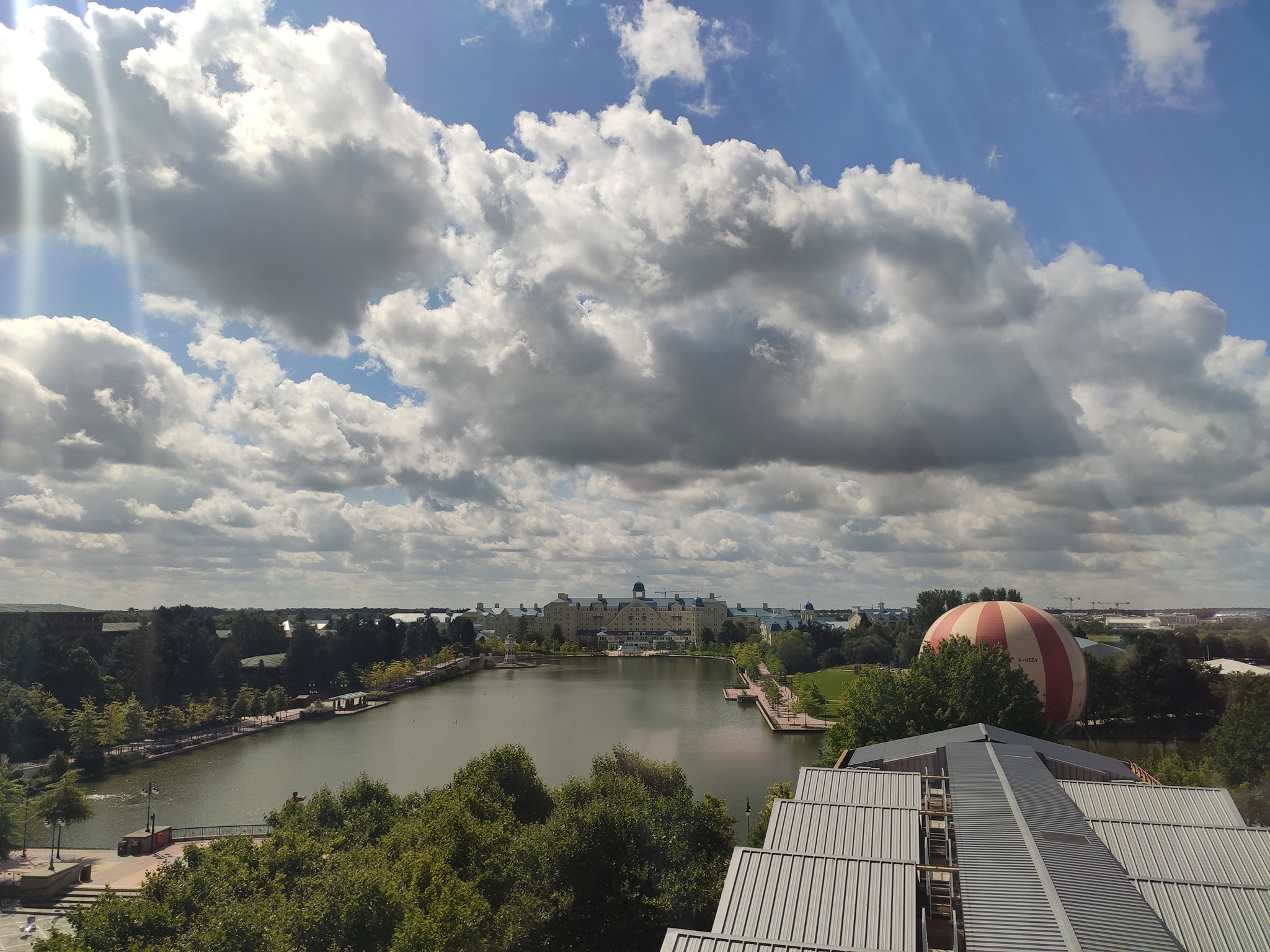 Vue sur le Lac Disney - Disney's Hotel New York - The Art of Marvel