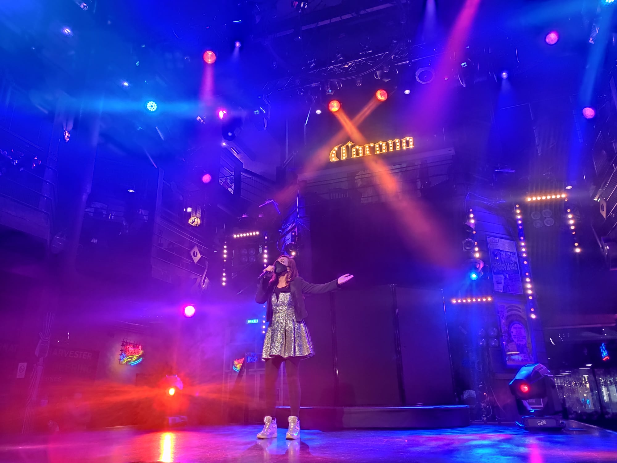 Chanteuse au Billy Bob's - Disneyland Paris