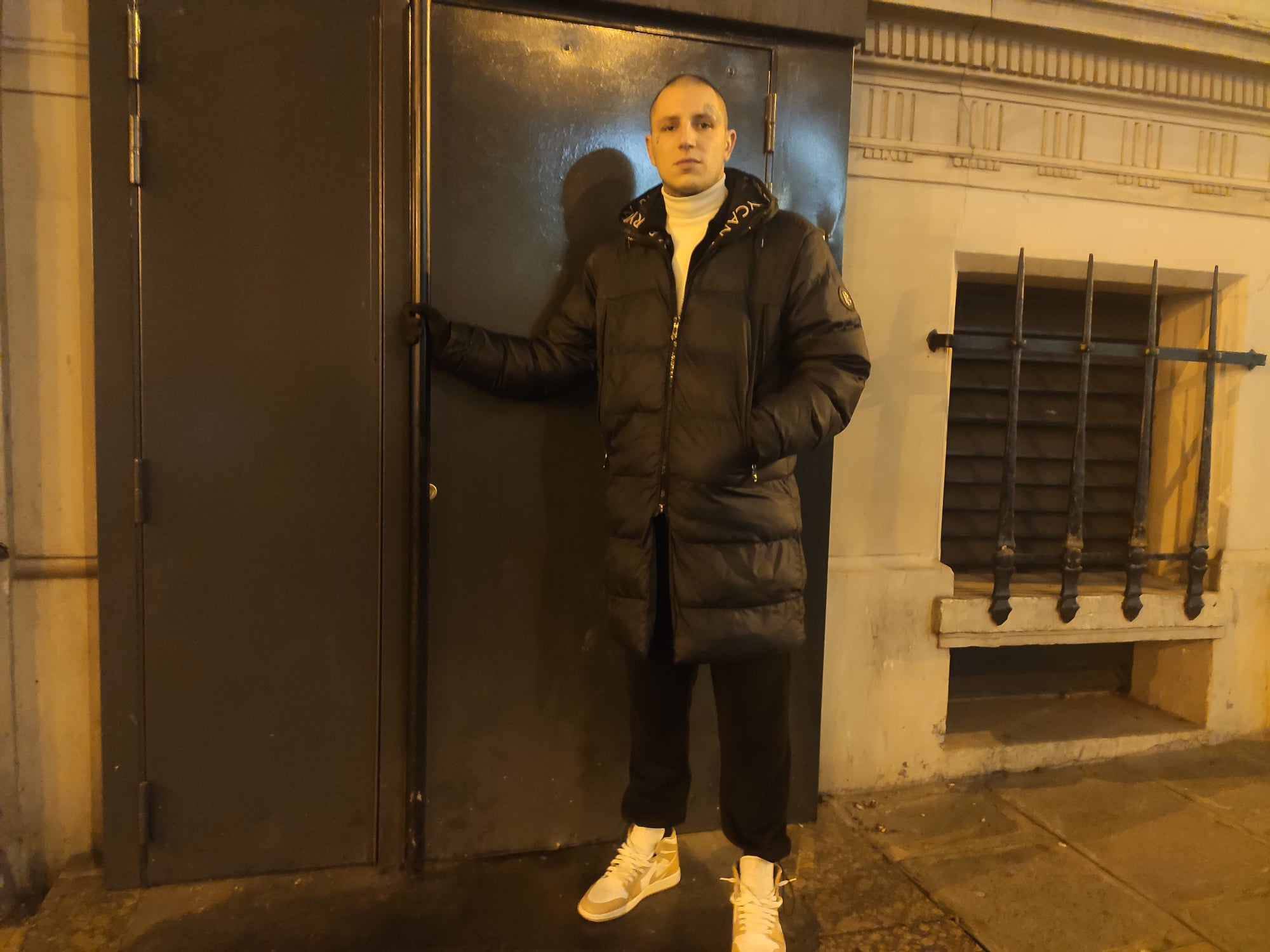 Videur au bar de nuit Zanzi, à Paris