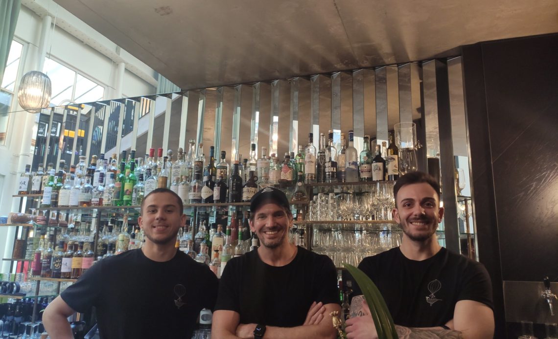 Equipe de bartenders du bar Danico, avec Corentin Gaudin et Nico de Soto, à Paris