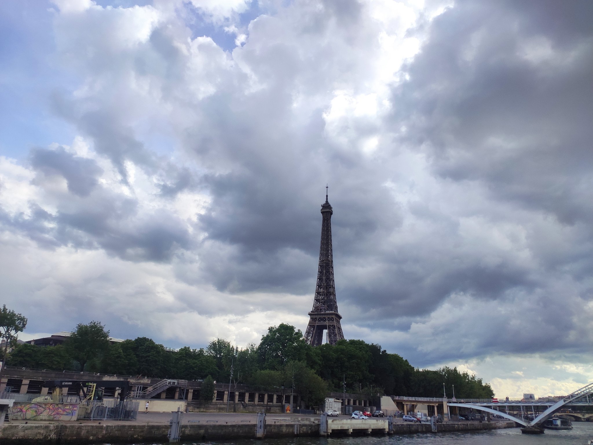 Vedettes de Paris - Vue sur la tour Eiffel