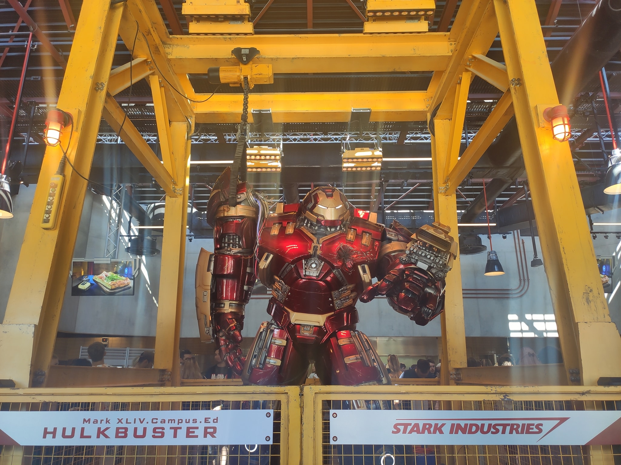 Hulkbuster Stark Industries - Avengers Campus - Disneyland Paris