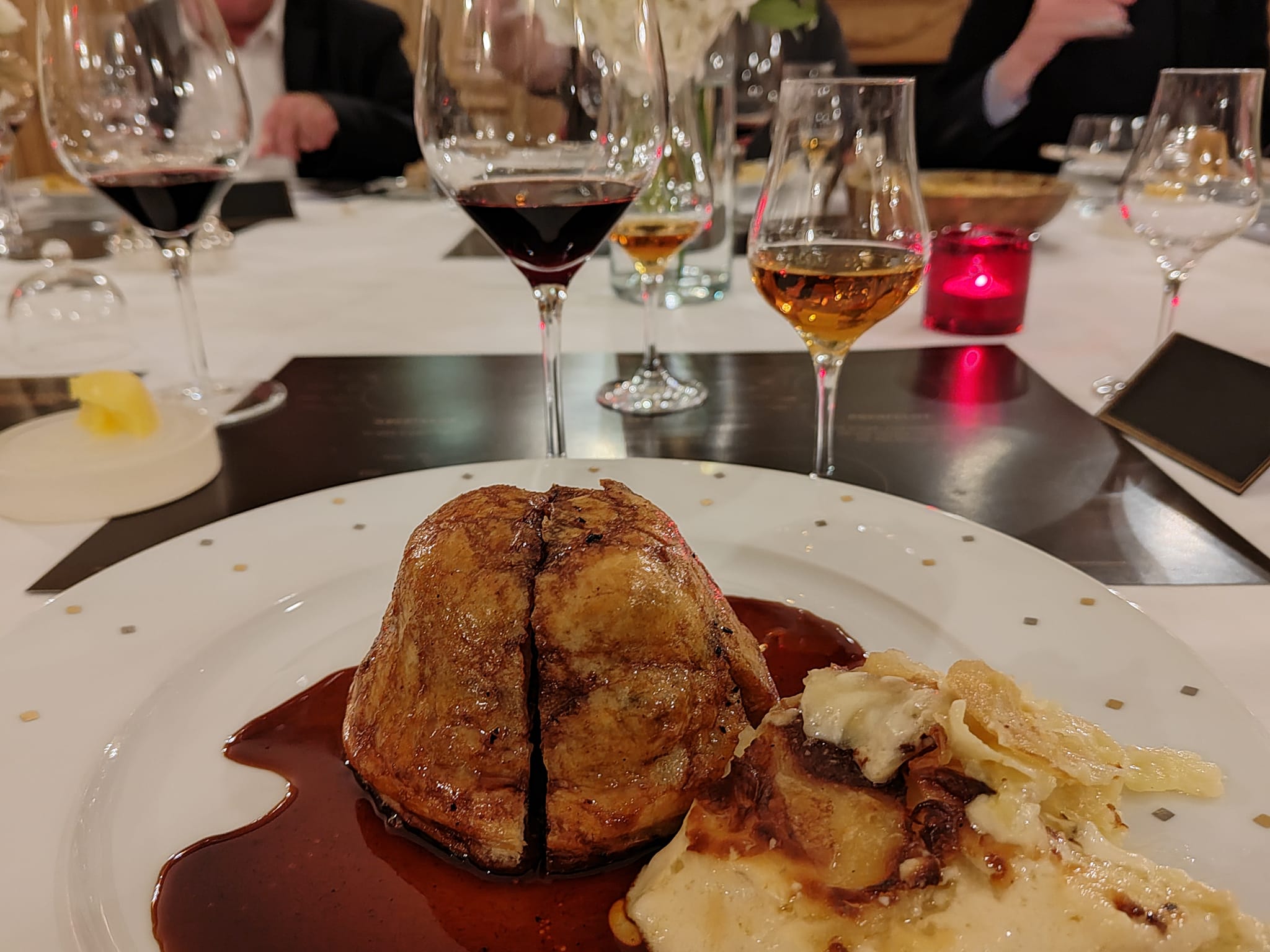 Filet de bœuf, foie gras brioché, dauphinois - Plaza Athénée, Paris