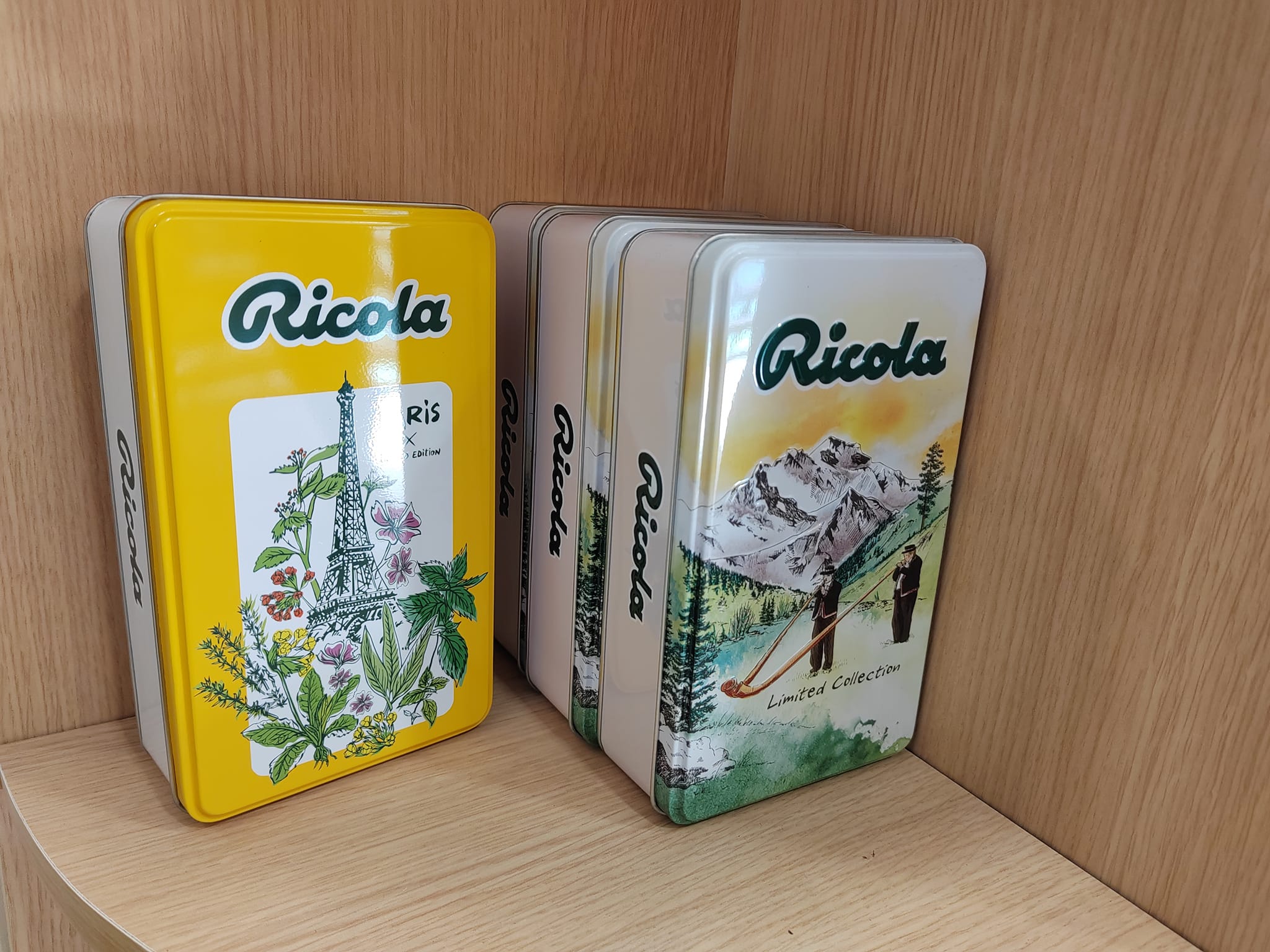 Boîtes en métal - Boutique Ricola (Paris, Le Marais)