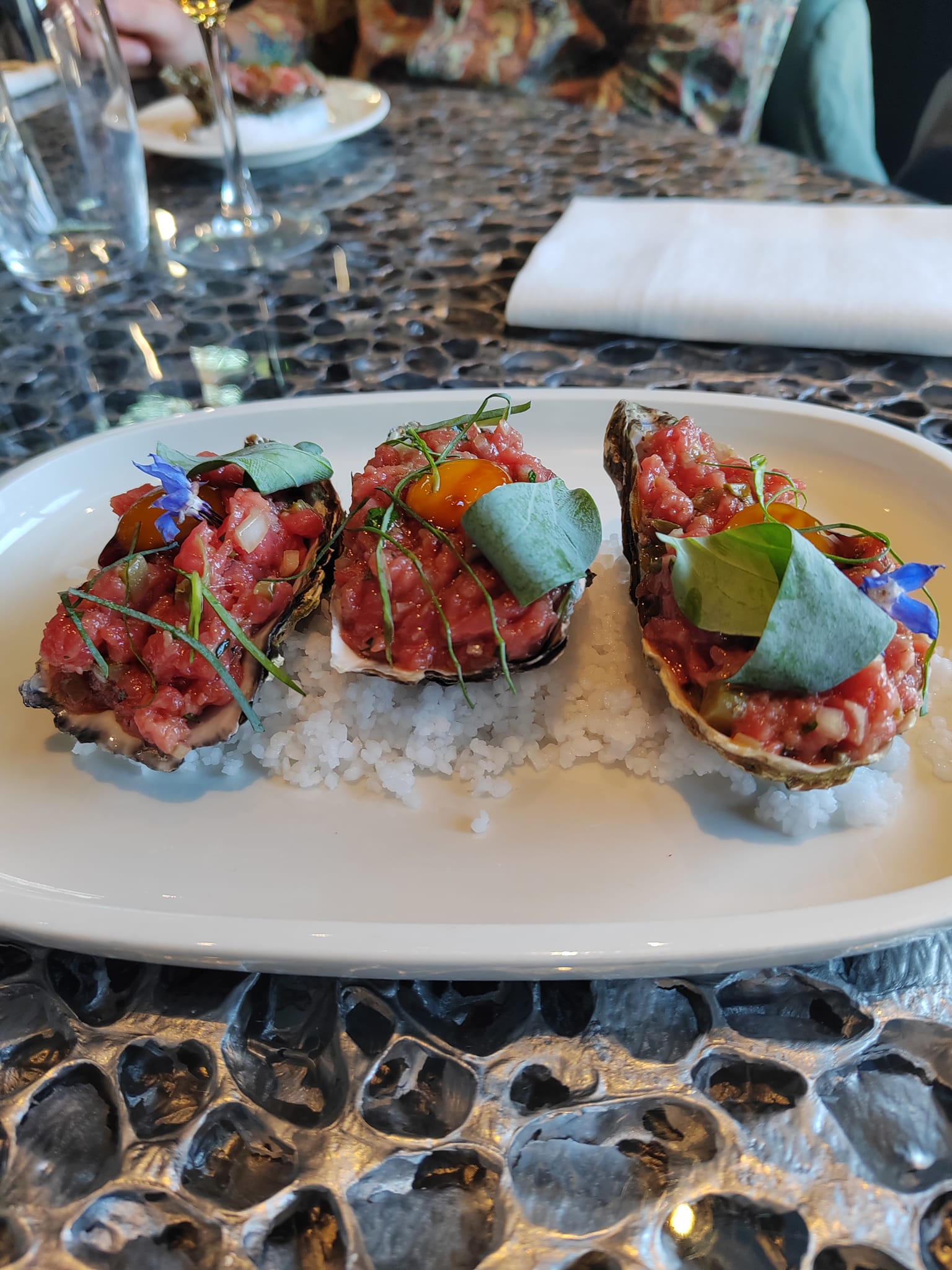 Tartare de bœuf au couteau dans l’huître 