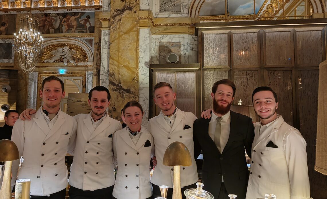 Bar Les Ambassadeurs - Hôtel de Crillon - Equipe de bartenders (décembre 2022)