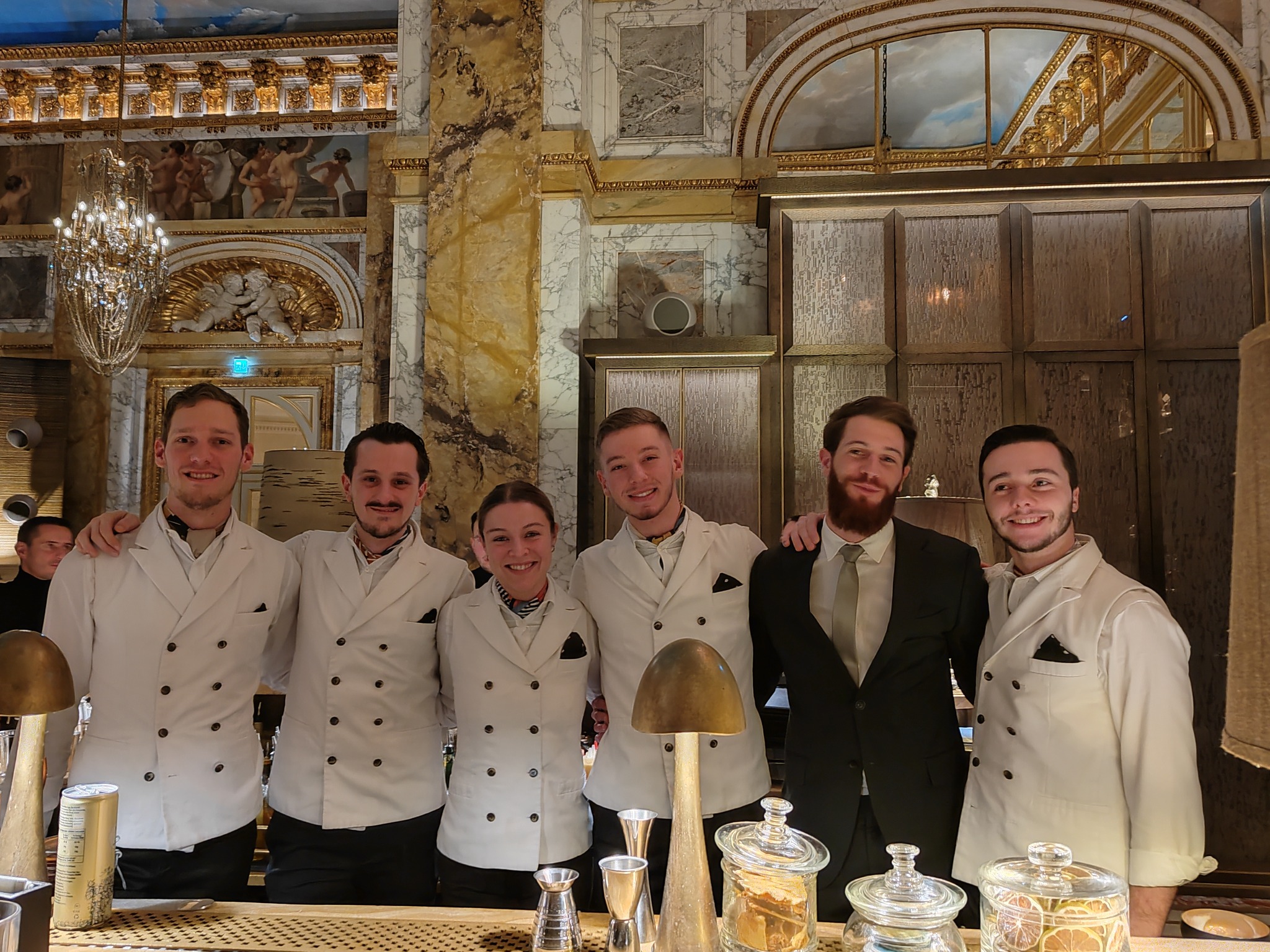 Bar Les Ambassadeurs - Hôtel de Crillon - Equipe de bartenders (décembre 2022)