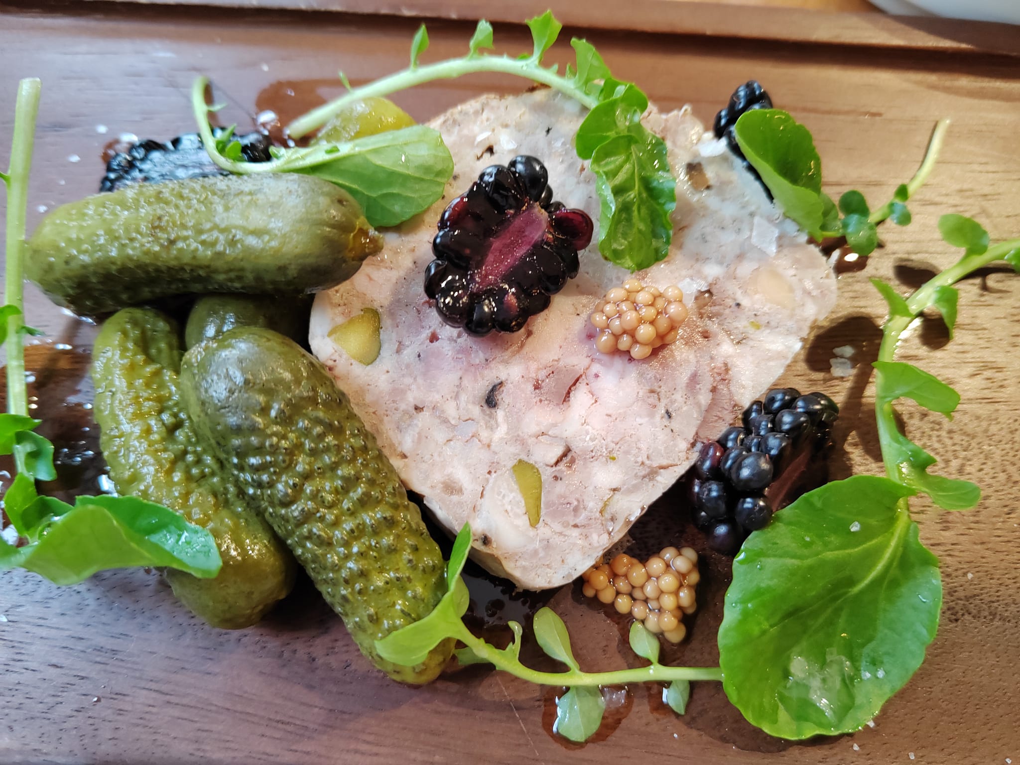 Terrine de maison - Cornichons - Mûres - Restaurant Blanca, Paris 11, janvier 2023