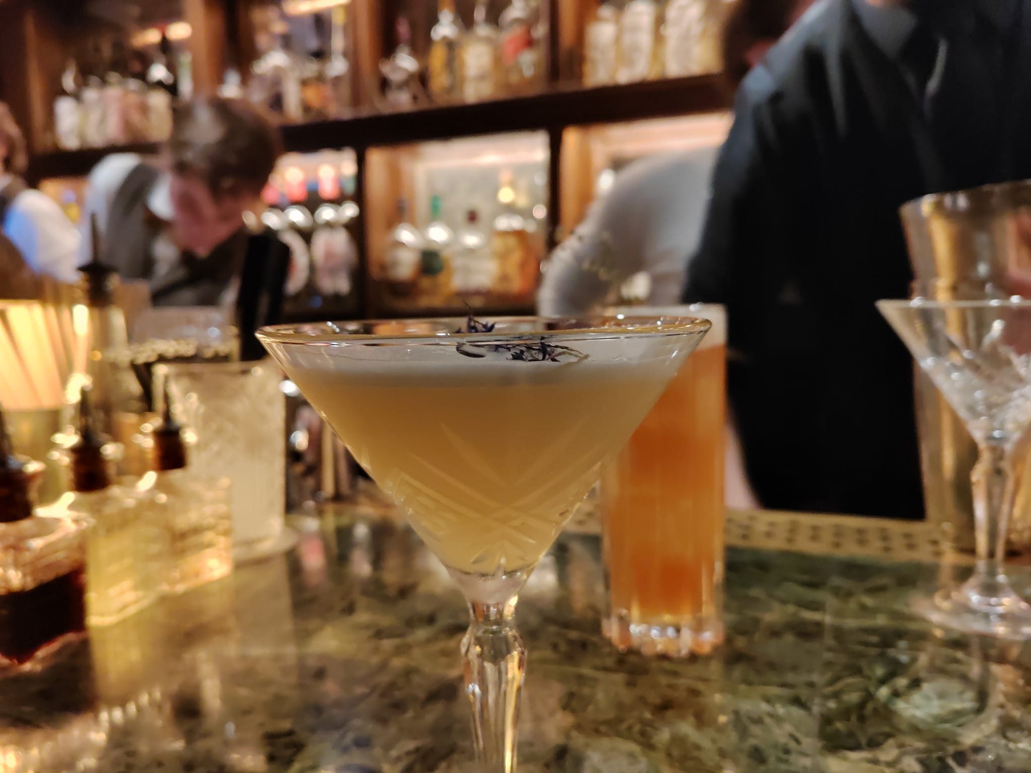 Passion électrique : cocktail à la liqueur H.Theoria au Doris Bar