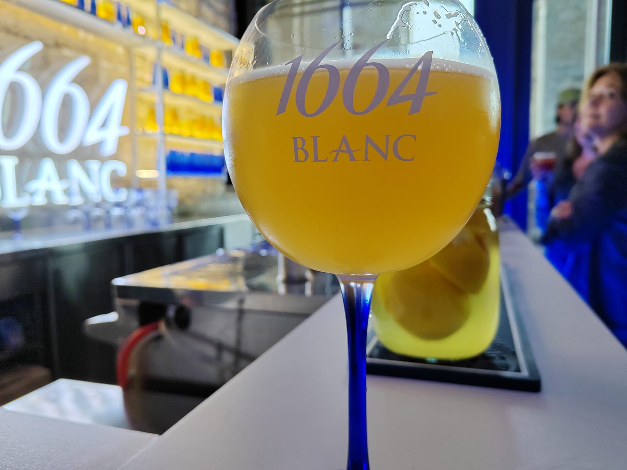 1664 Blanc en verre ballon