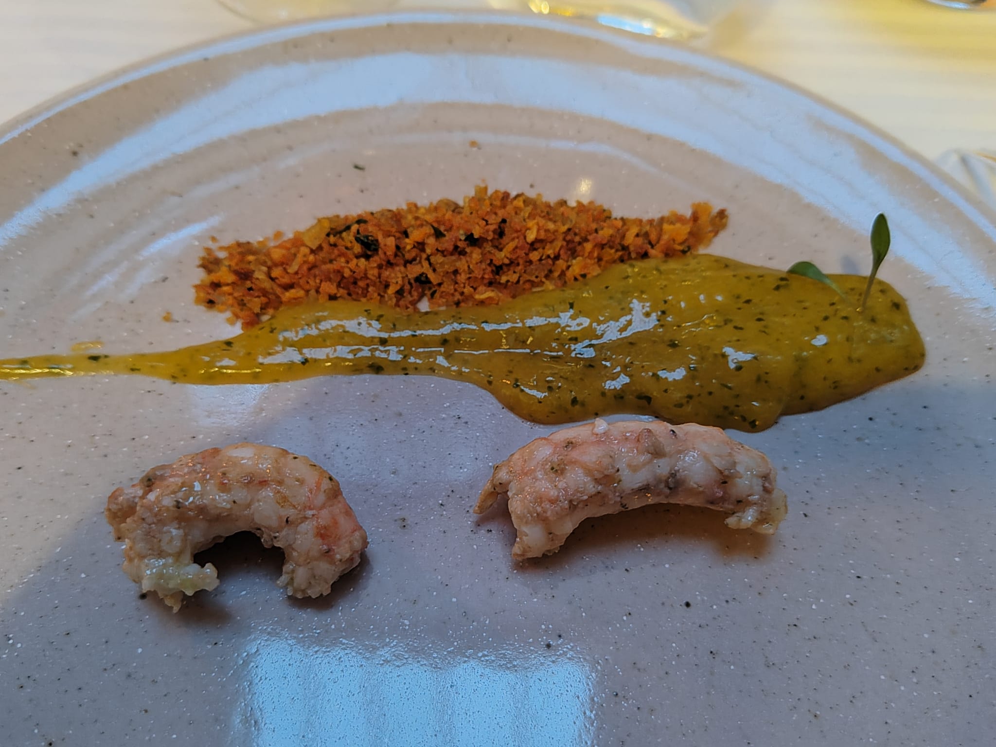 Crevettes en cuisson douce avec une eau pimentée de fruits