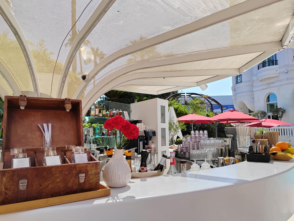 Bar Terrasse piscine - Le Majestic Cannes Barrière