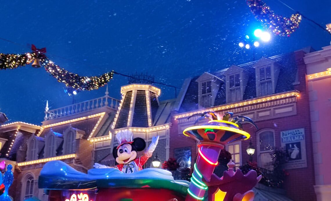 Père Noël - Mickey et sa parade étincelante de Noël - Disneyland Paris (2023)