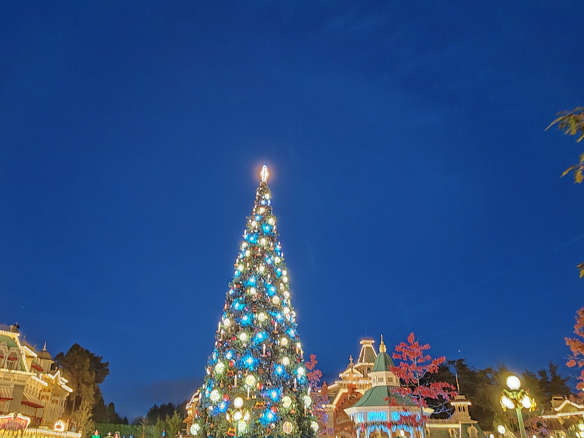 Noël à Disneyland Paris 2023 : parade, décorations, marché de Noël