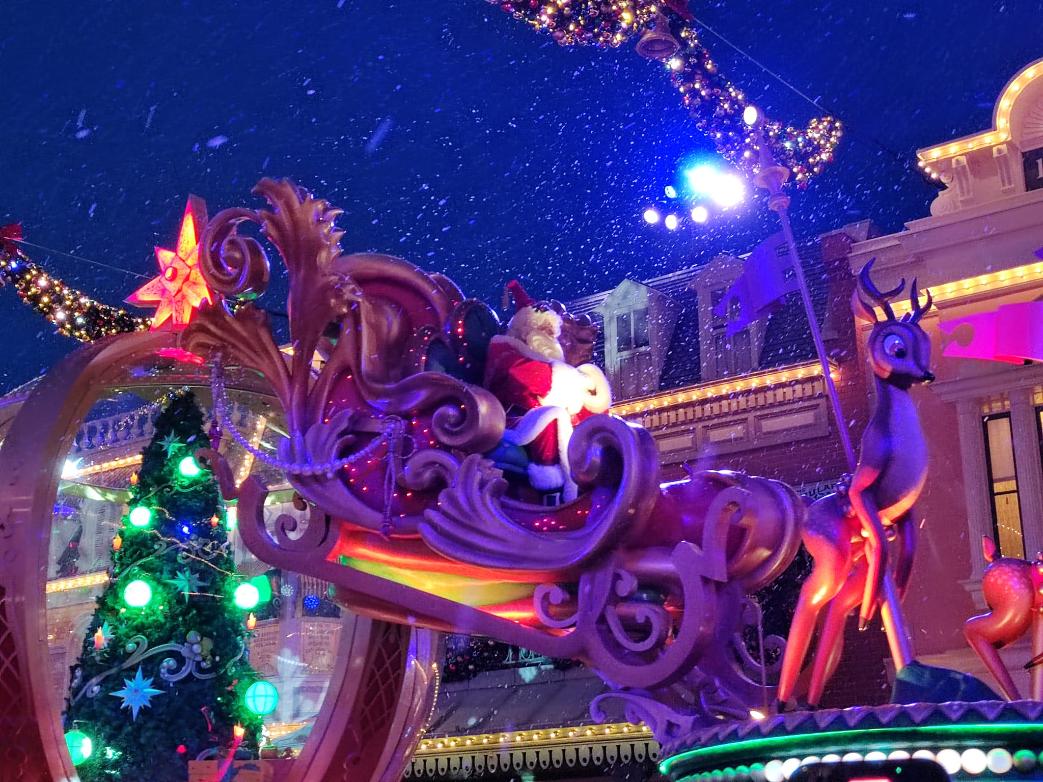 Père Noël - Mickey et sa parade étincelante de Noël - Disneyland Paris (2023)