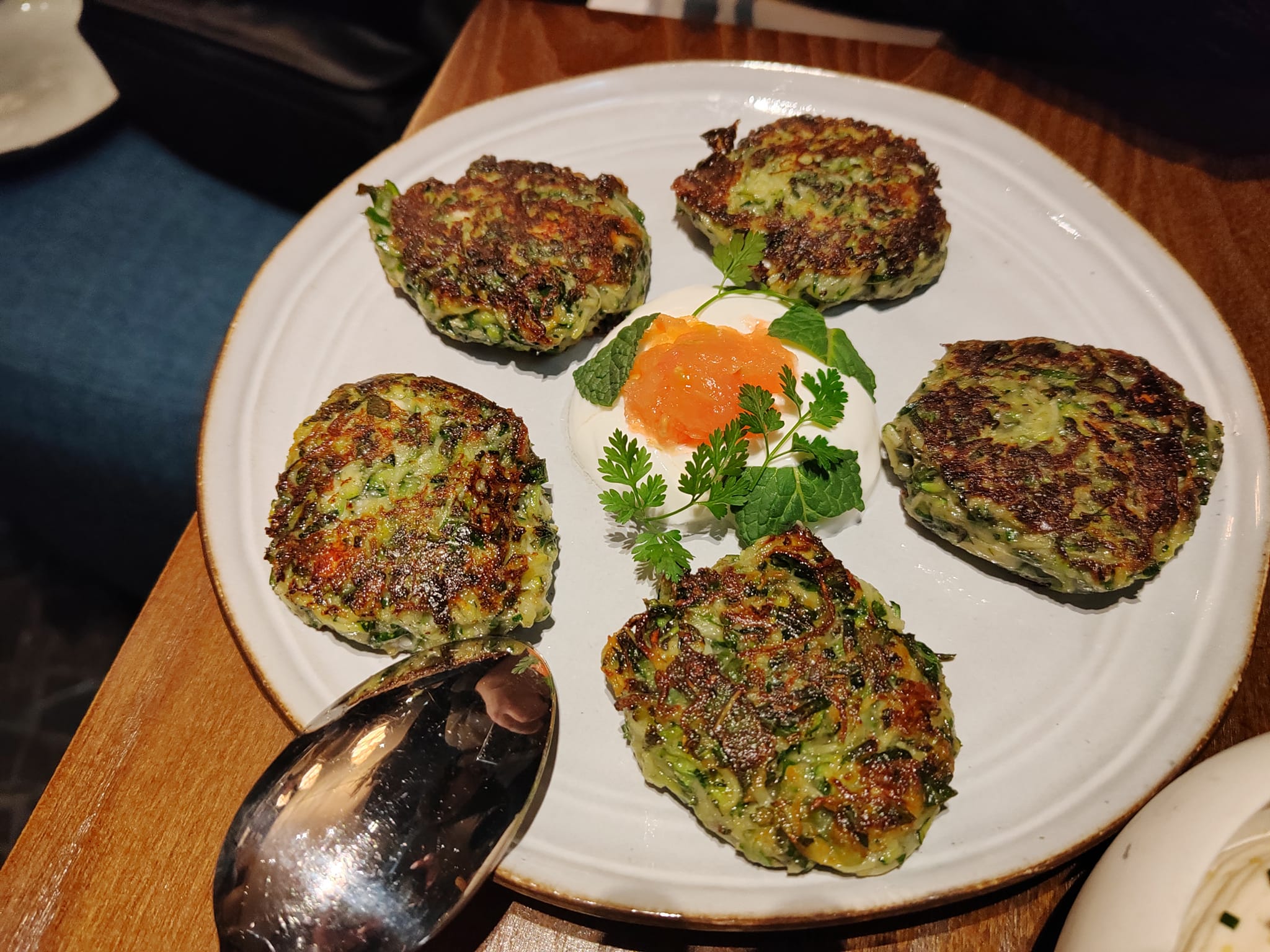 Kolokithokeftedes - Spiti Sou, restaurant bistronomique grec à Paris