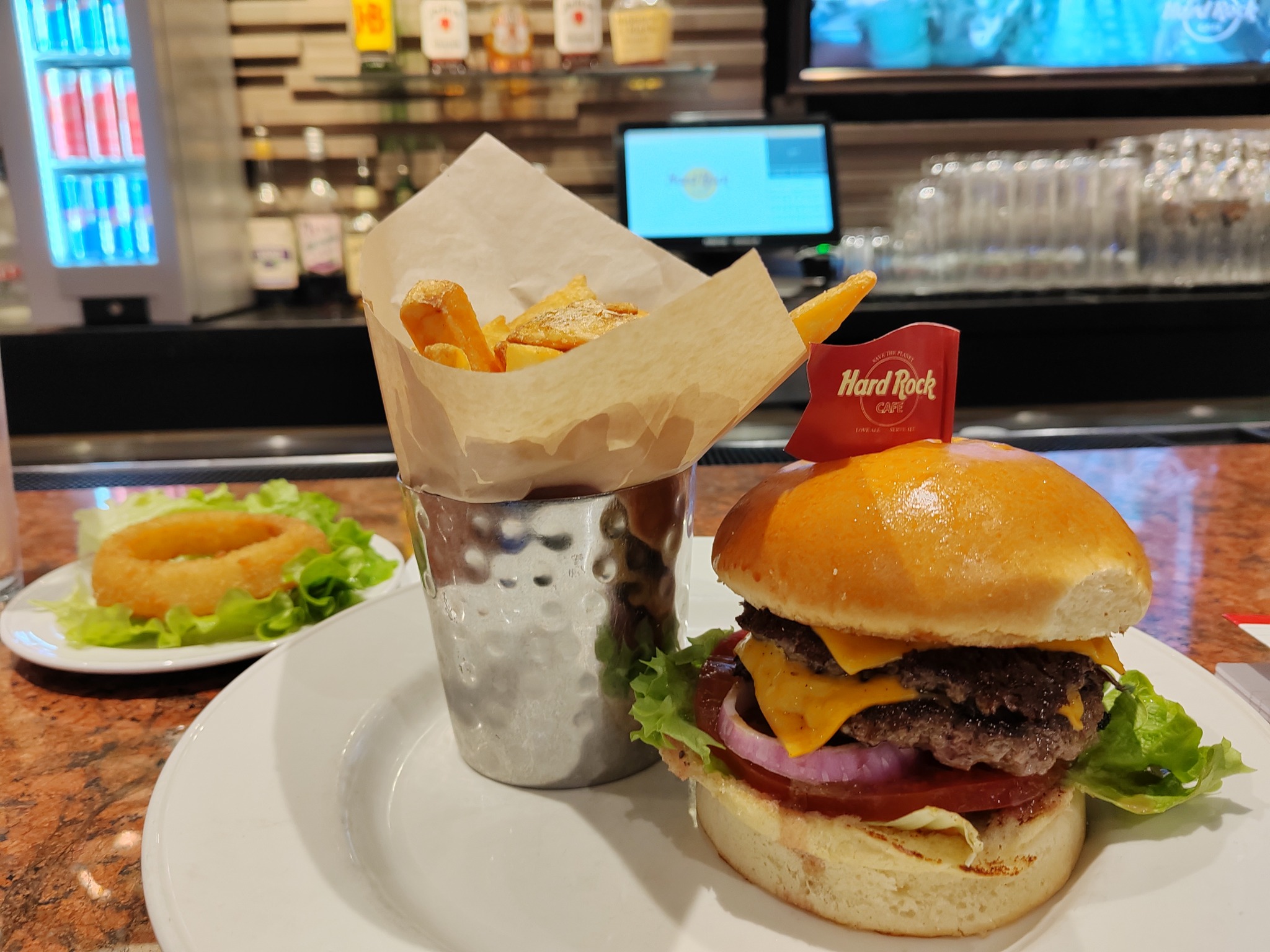 Country burger - Hard Rock Cafe Paris - Boulevard Montmartre, restaurant américain près du musée Grevin