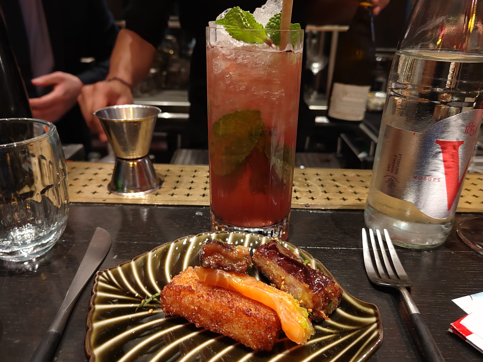 Cocktail avec la liqueur Dragon & Chili, au restaurant parisien Dragon, en food pairing