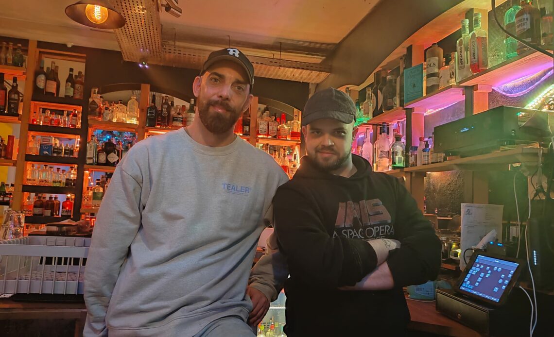 Equipe du bar - Bar à cocktails AveK, quartier du Sentier, Paris