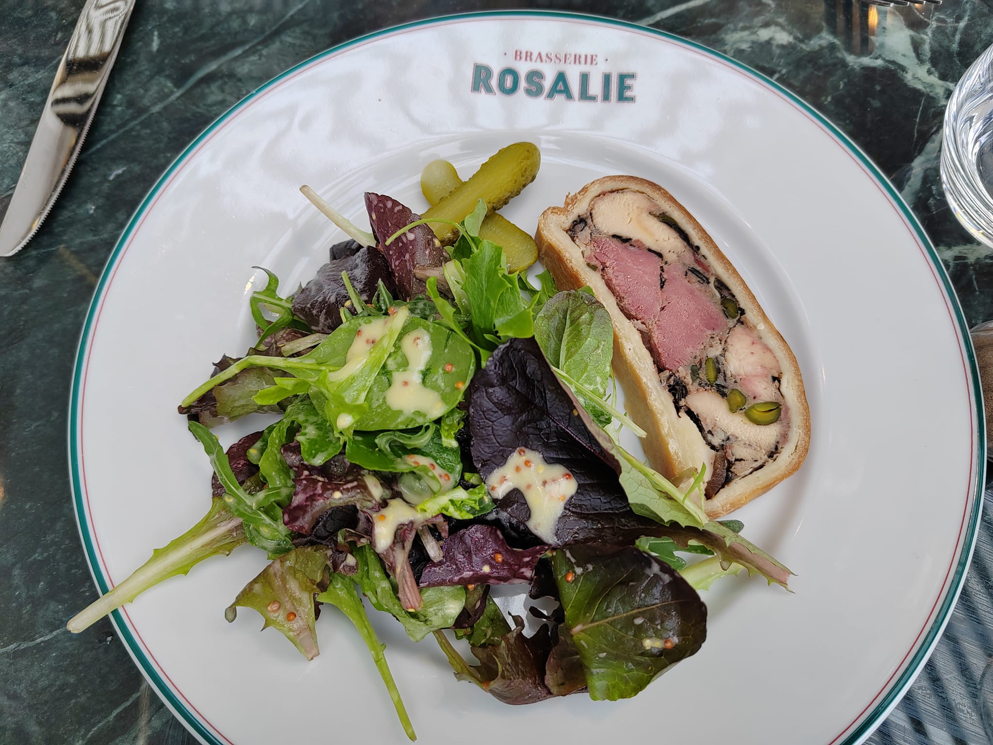 Pâté en croûte de canard aux champignons et pistaches - Brasserie Rosalie (Disney Village)