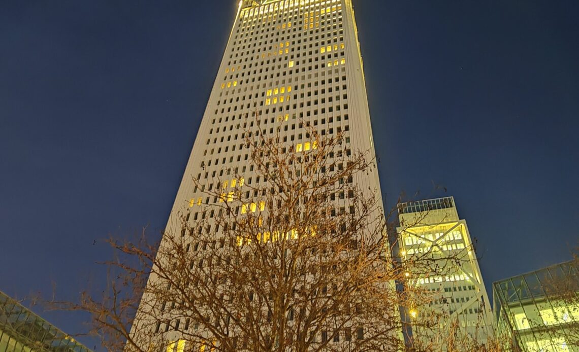Tour Pleyel (de nuit) - H4 Hotel Wyndham Paris Pleyel Resort, à Saint-Denis