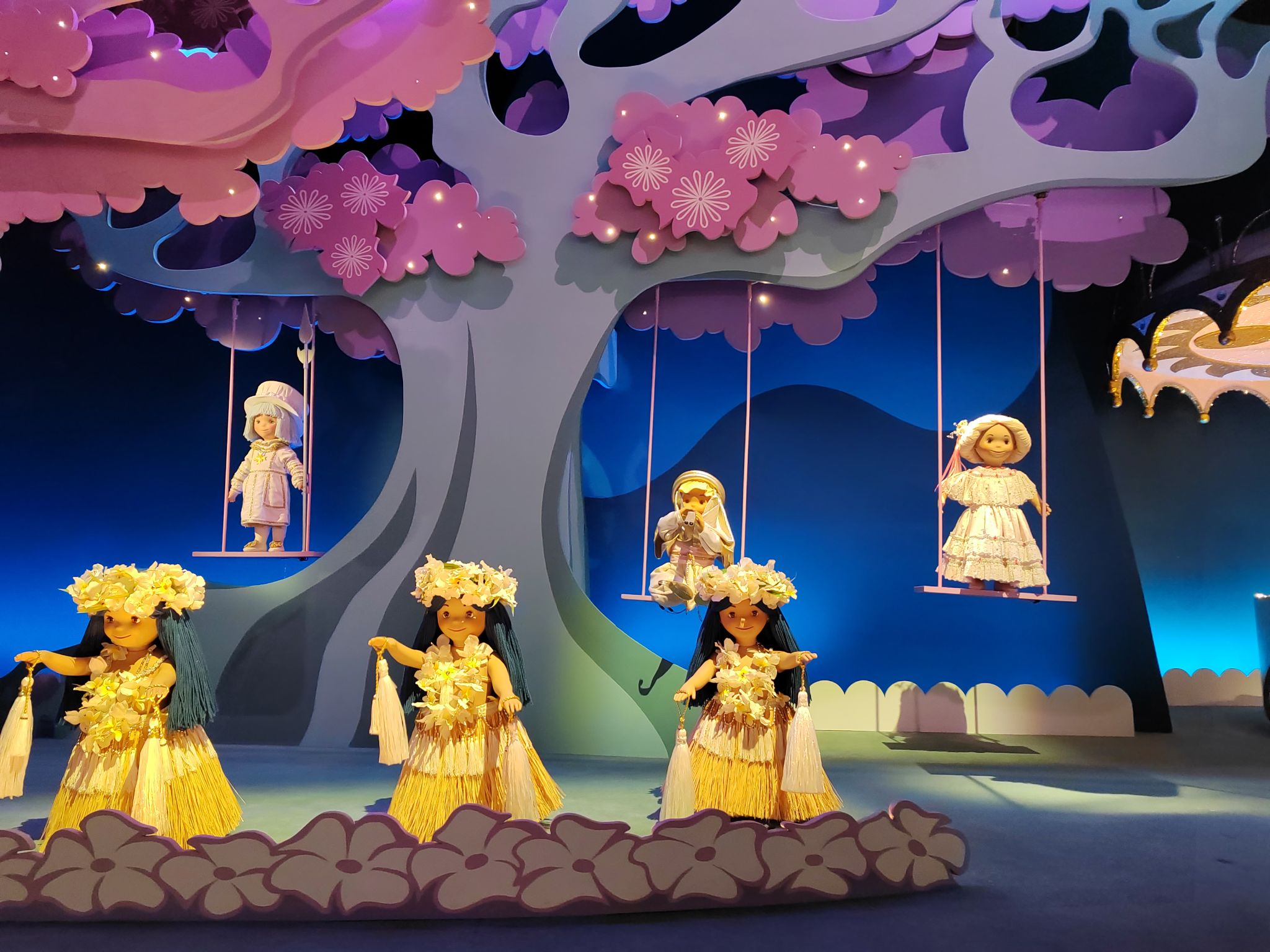 A Disneyland Paris, les poup?�es de It�??s a small world retrouvent leur ?�clat initial