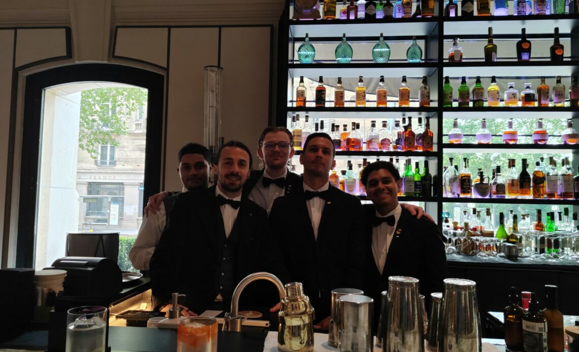 Equipe de bartenders - Bar Joséphine - Mandarin Oriental Lutetia (Palace Paris 6ème) - Mai 2025