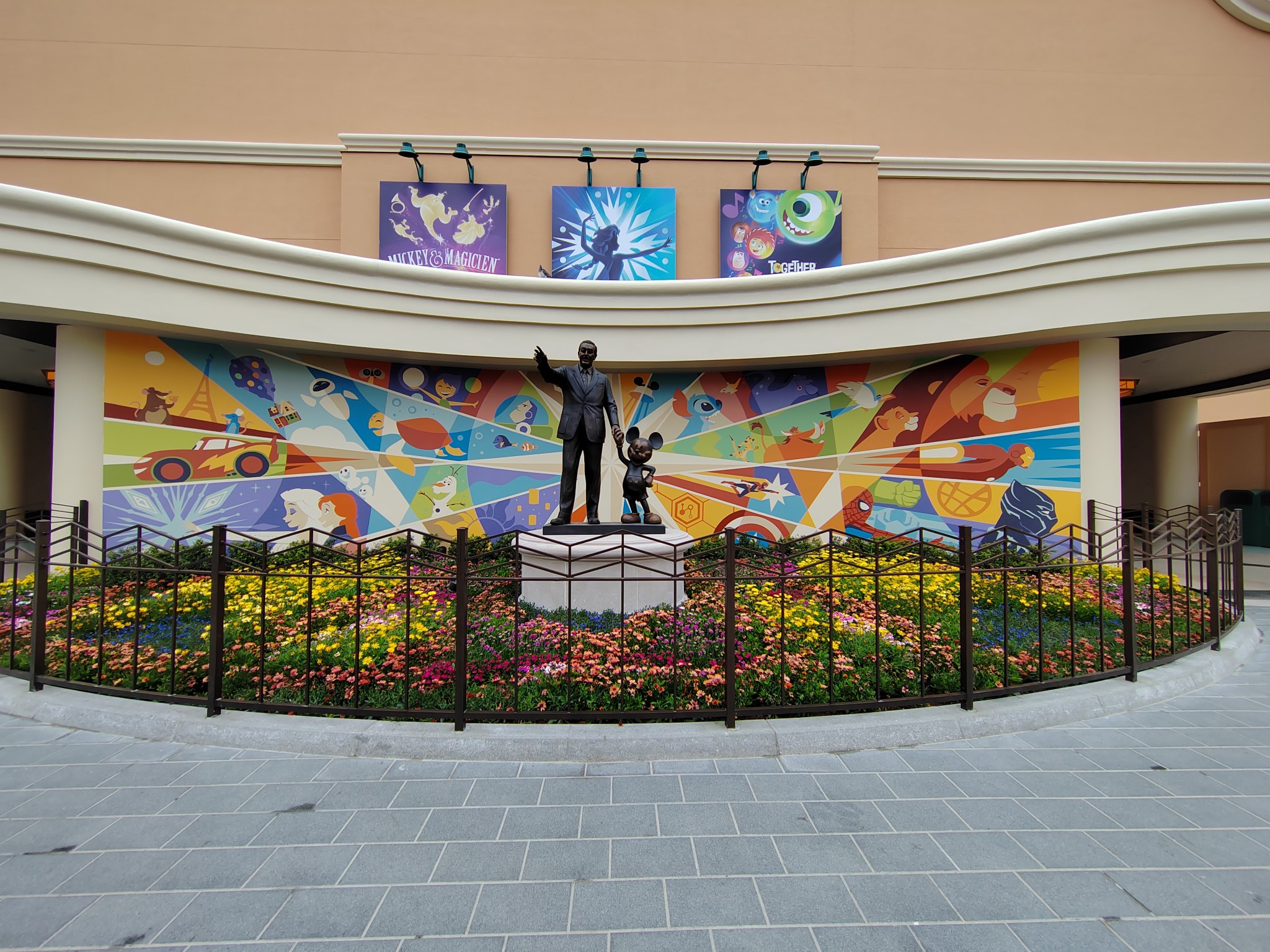 World Premiere - Disneyland Paris - Statue Partners (Walt Disney et Mickey)
