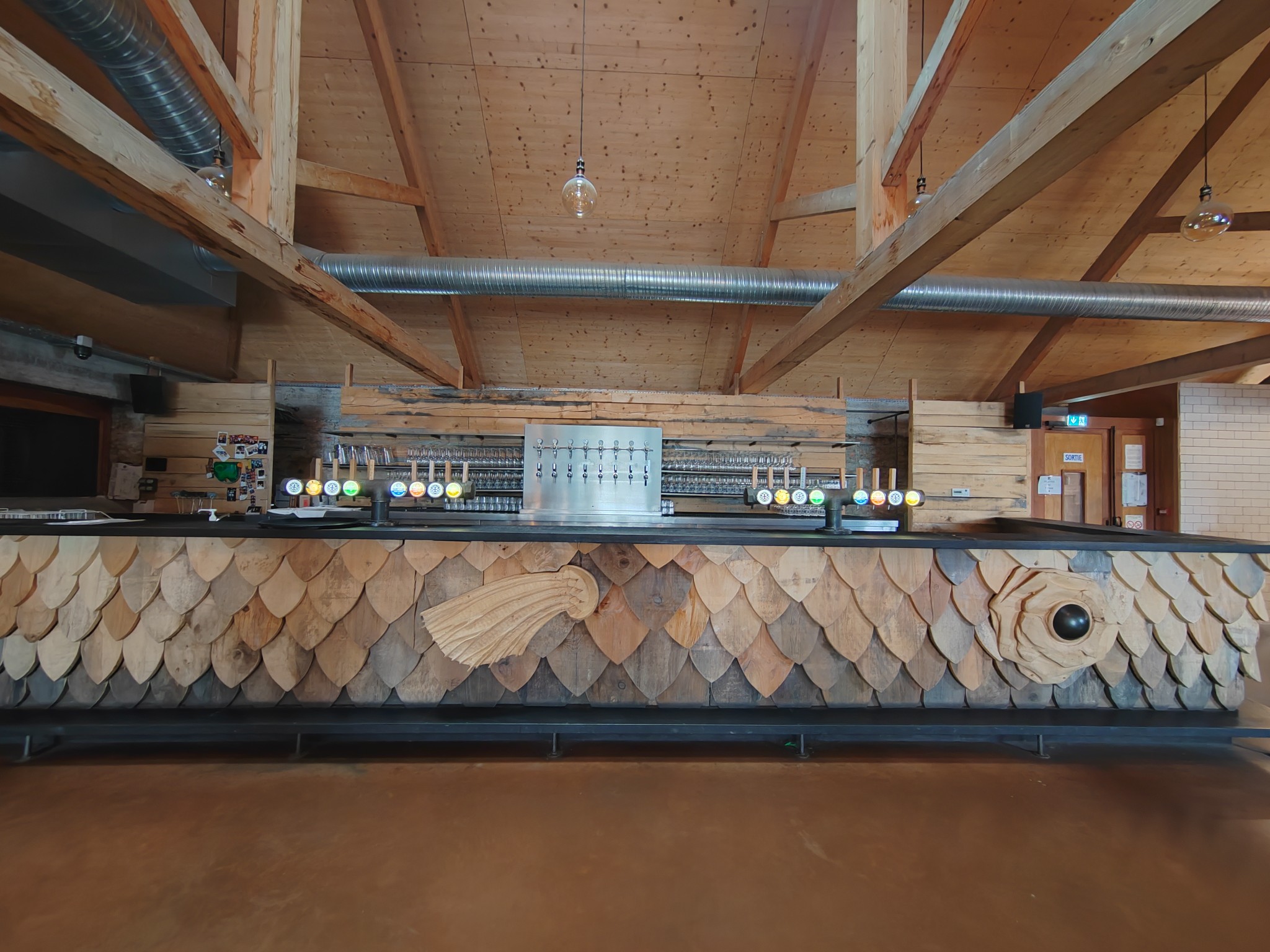 Comptoir de la grande salle du 2ème étage - Little Atlantique Brewery - Nantes