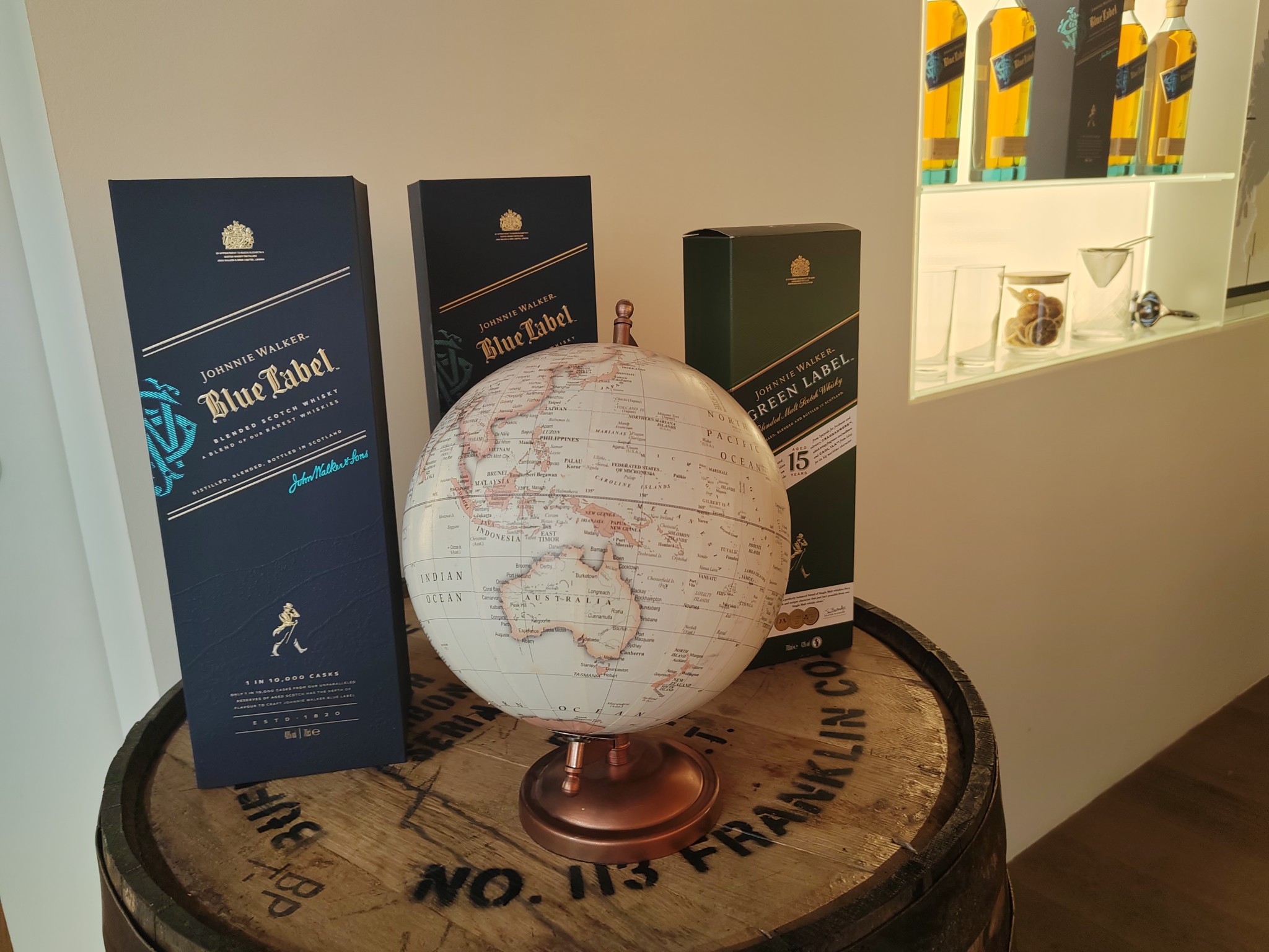 Whiskies exposés - Johnnie Walker - Pop-up La Maison du Whisky - Eté 2025