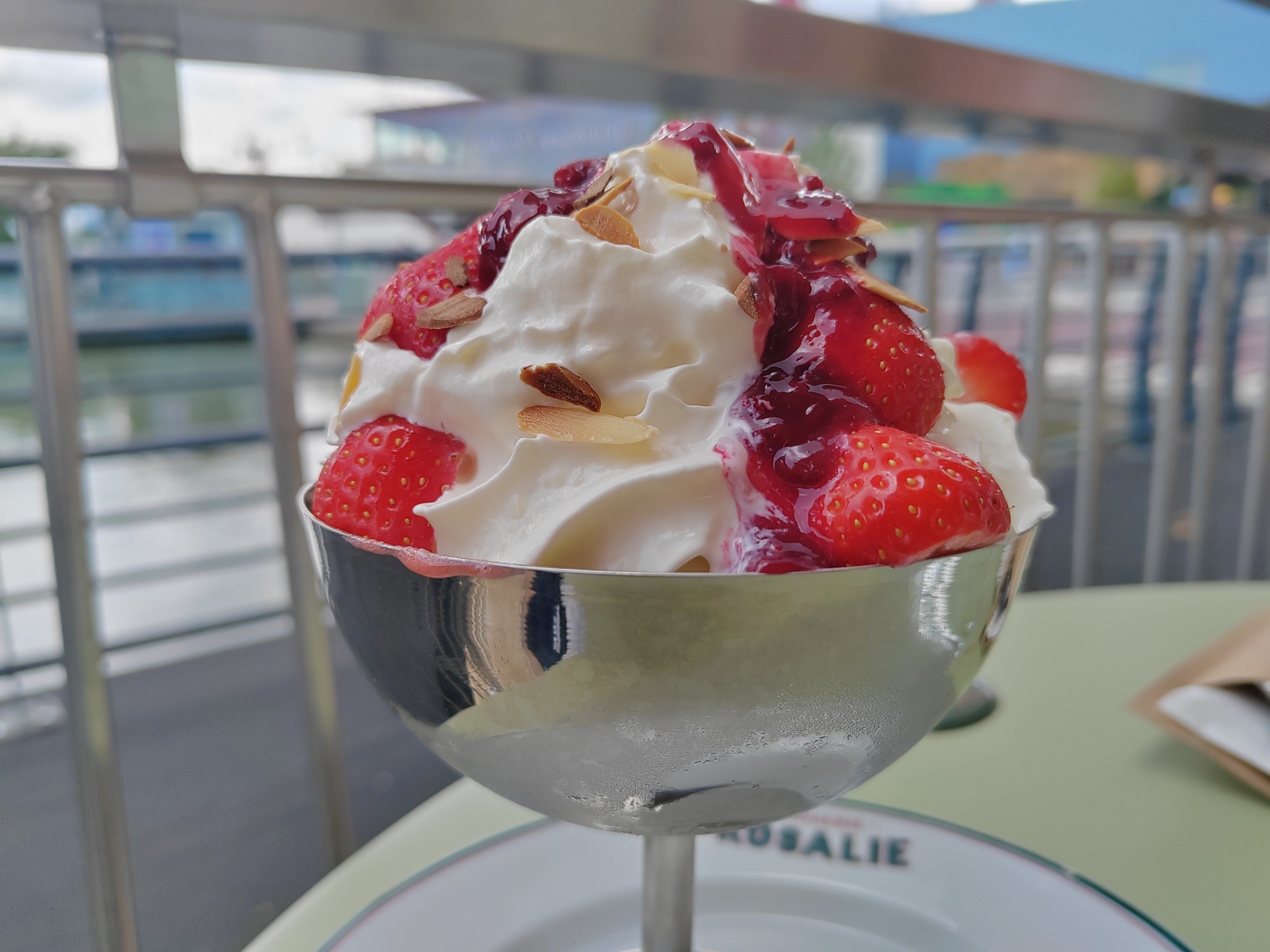 Coupe fraise melba - Petite Rosalie (Disney Village)