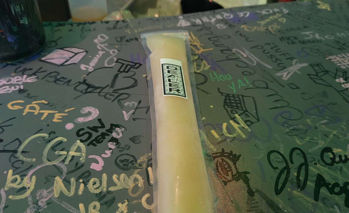 Bar Dealer Paris - Cocktail Penicillin en stick glacé